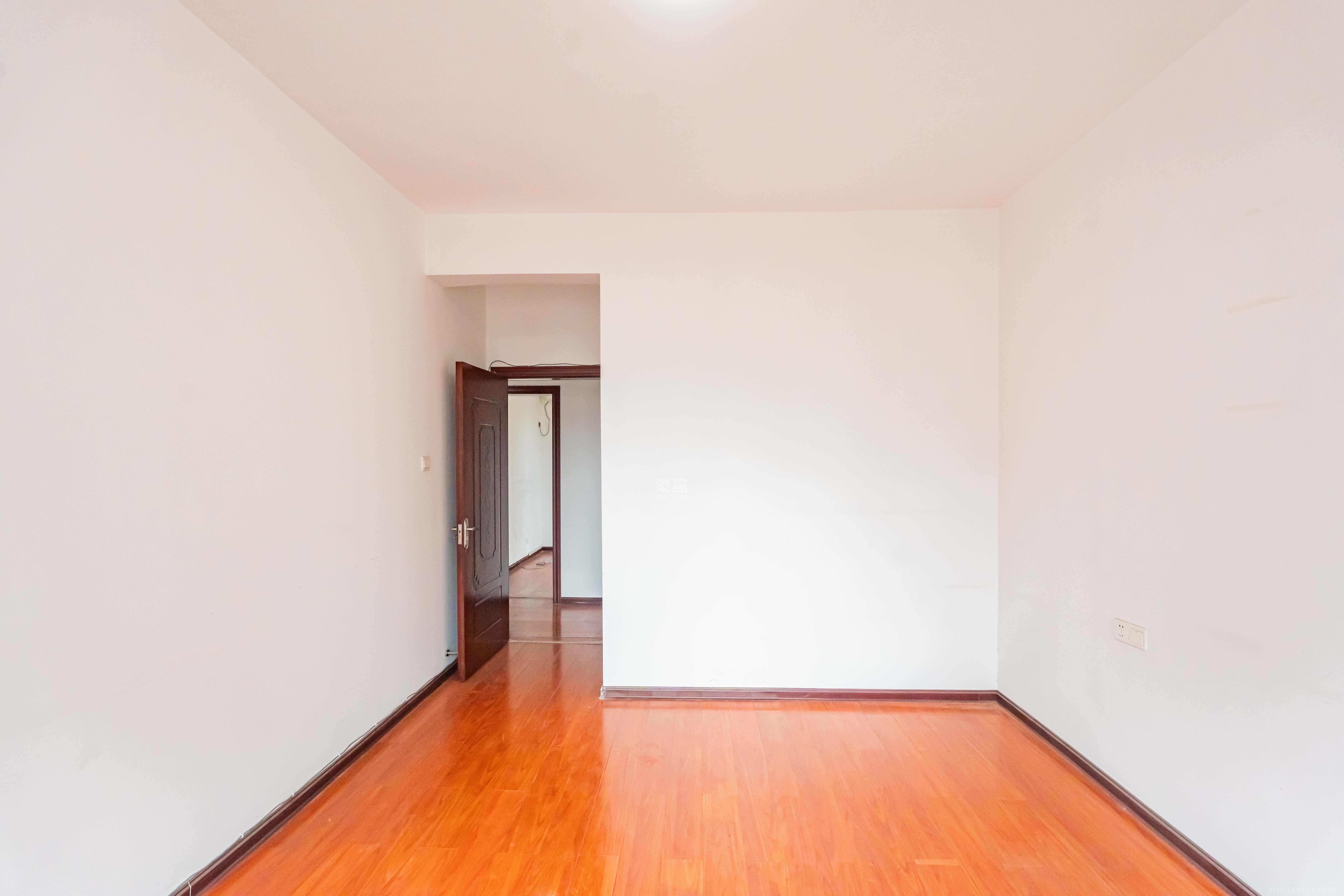 金土地第一湾 3室2厅2卫 2500.0元/月 金土地第一湾 3室2厅2卫 2500.0元/月室内图