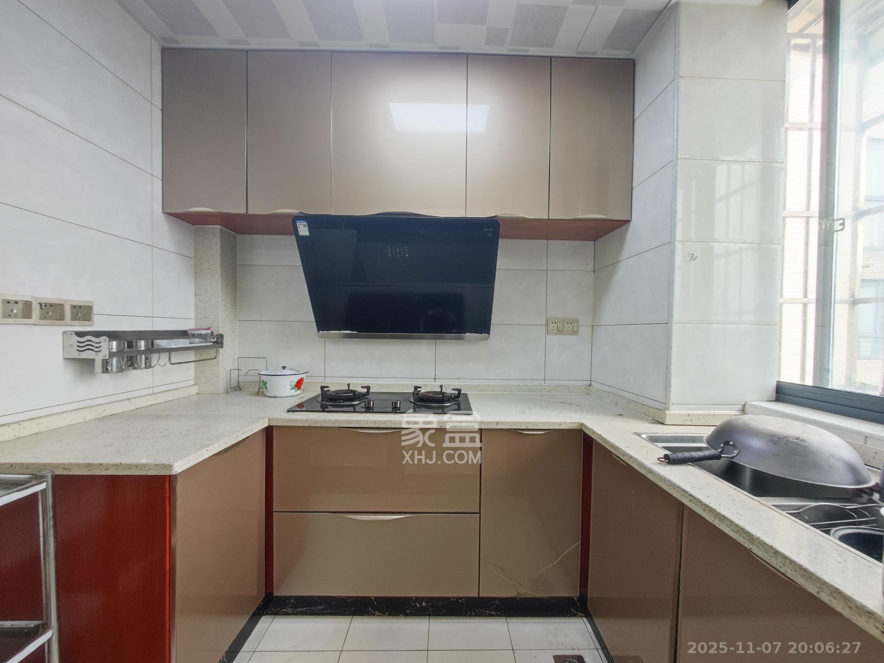 华银天际 1室2厅1卫 88.0万 华银天际 1室2厅1卫 88.0万厨房