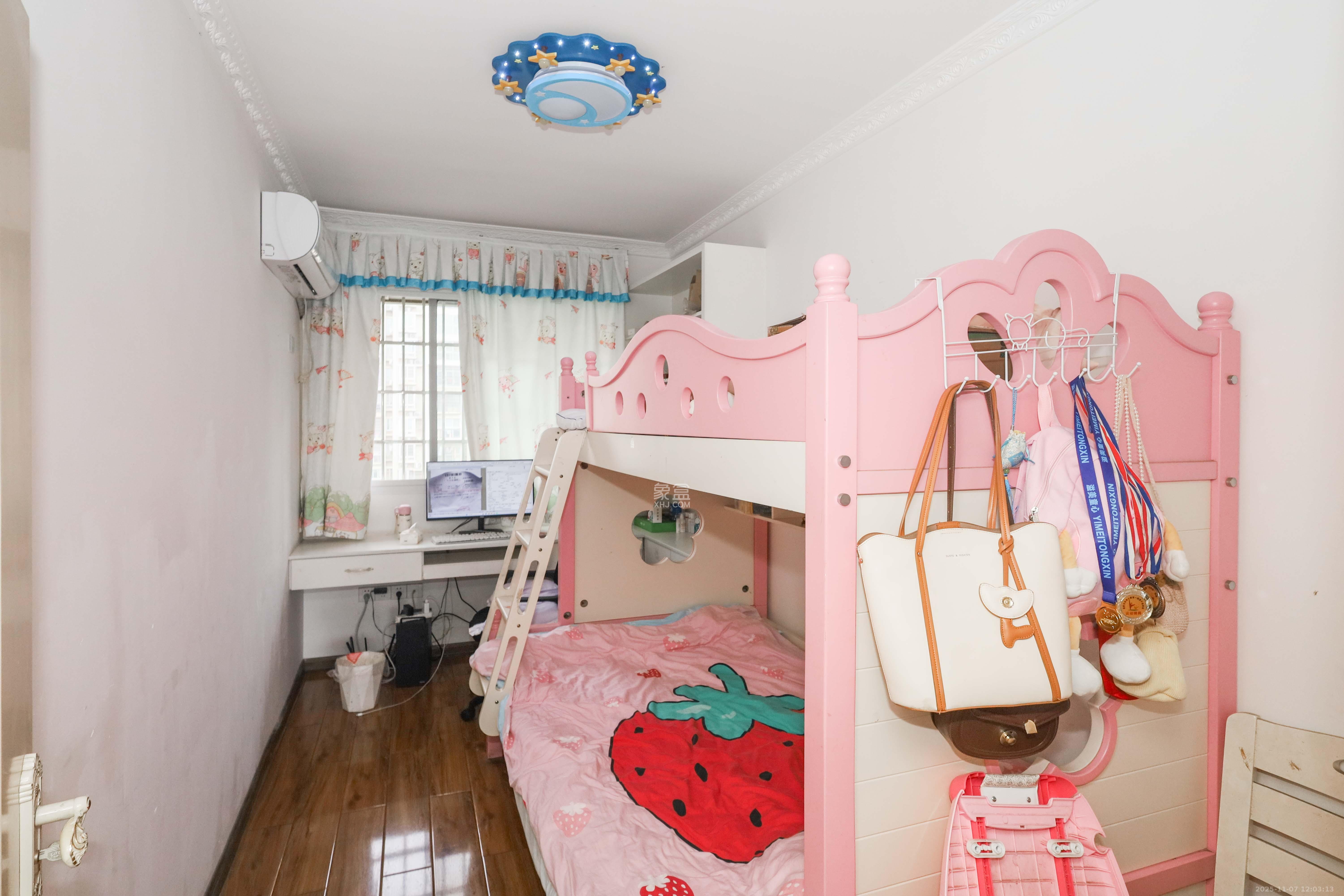 可可小城(麓谷可可小城) 3室2厅1卫 75.0万 可可小城(麓谷可可小城) 3室2厅1卫 75.0万卧室