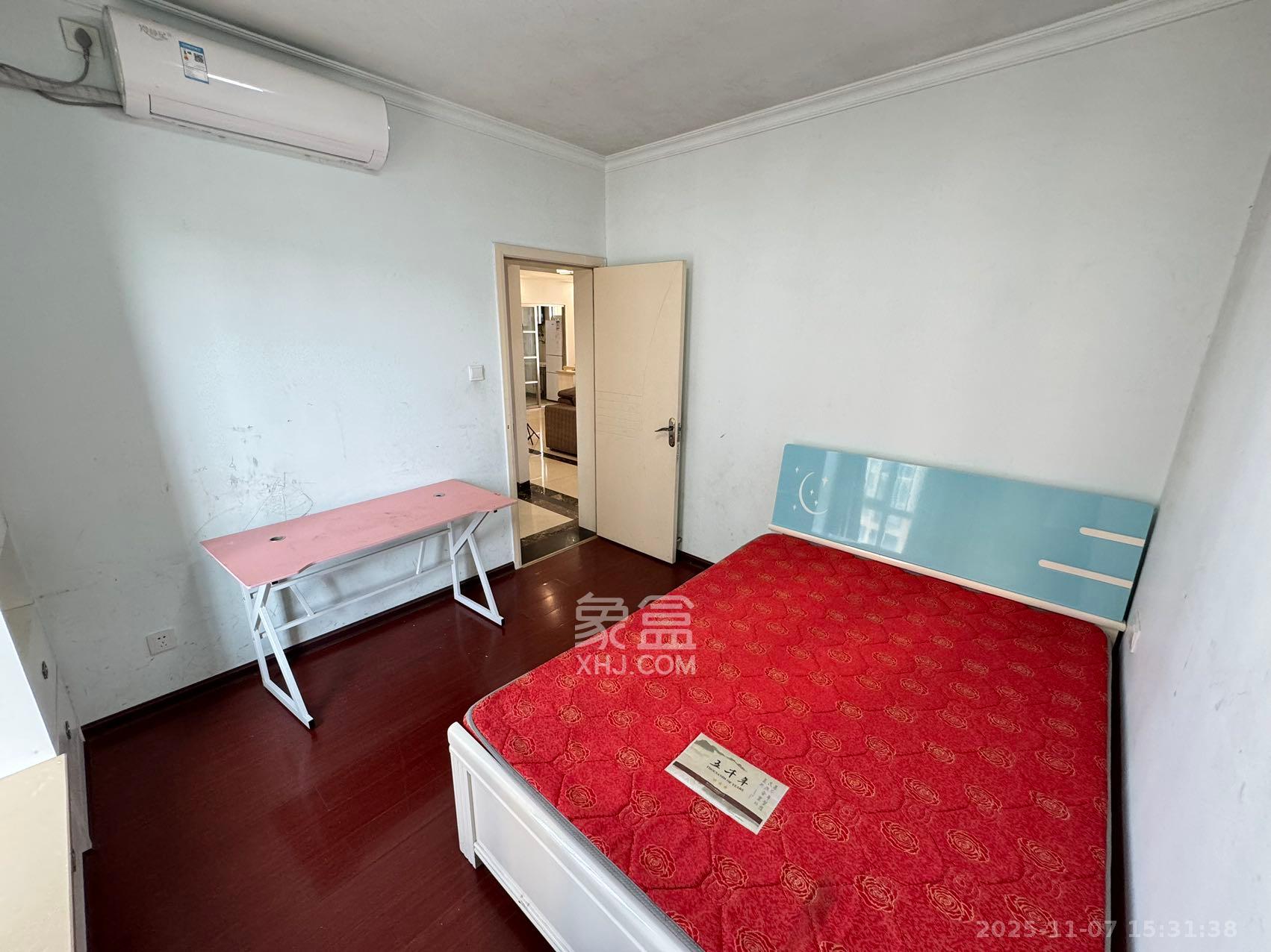 米兰春天  4室2厅2卫    2200.0元/月室内图