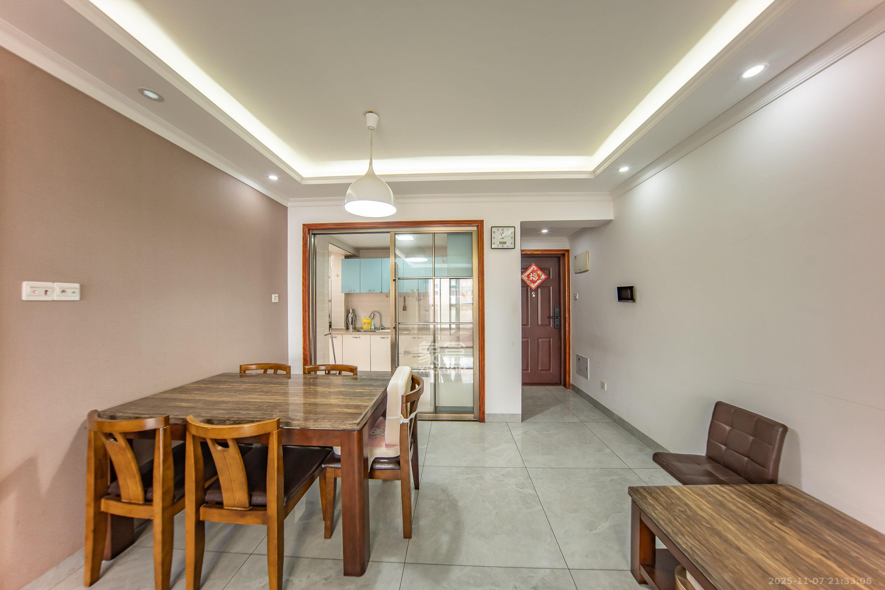 华润橡树湾 3室2厅1卫 69.8万 华润橡树湾 3室2厅1卫 69.8万客厅