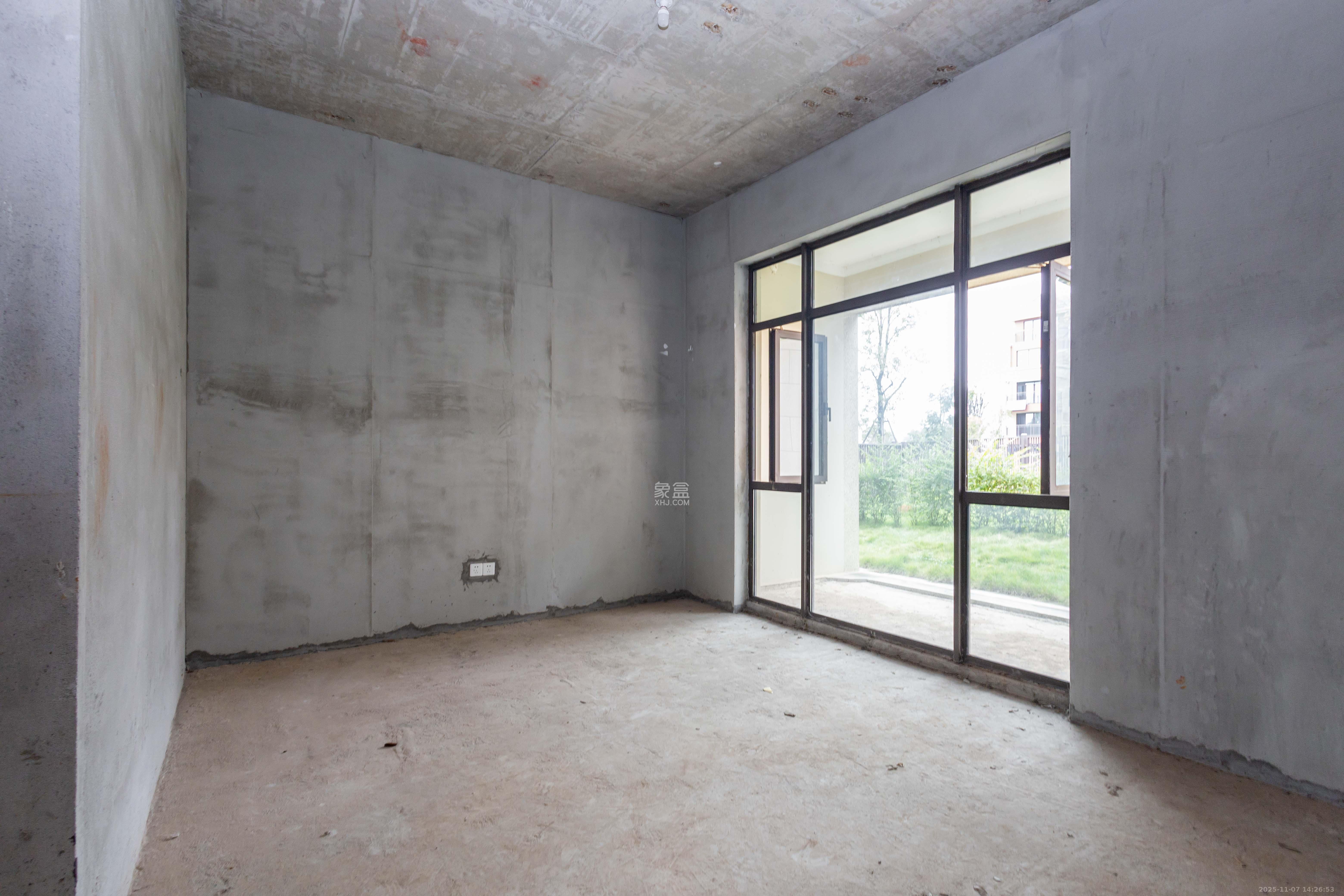 湘域芯城二期  4室2厅2卫    380.0万卧室