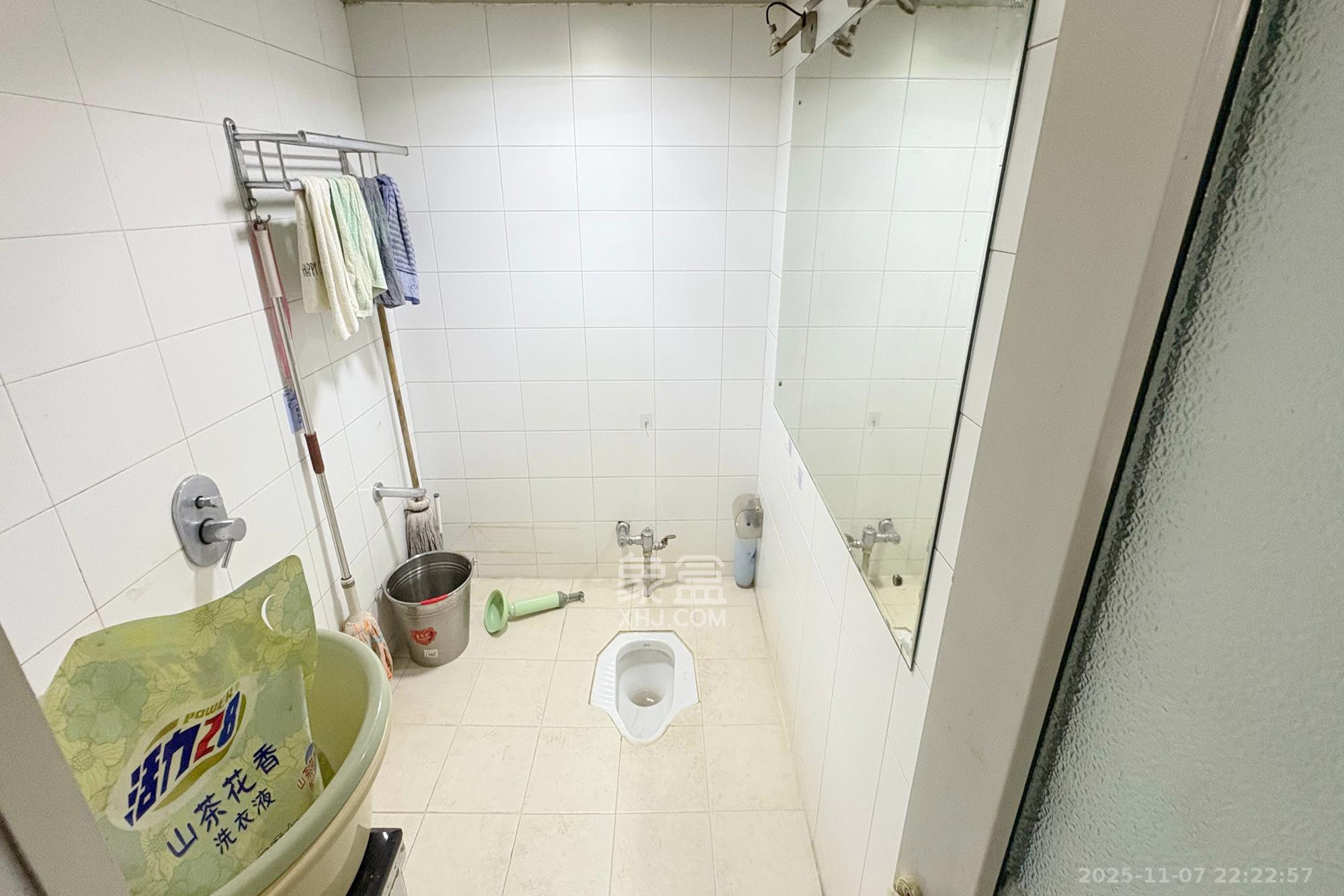 香格里嘉园  4室2厅2卫    150.0万卫生间