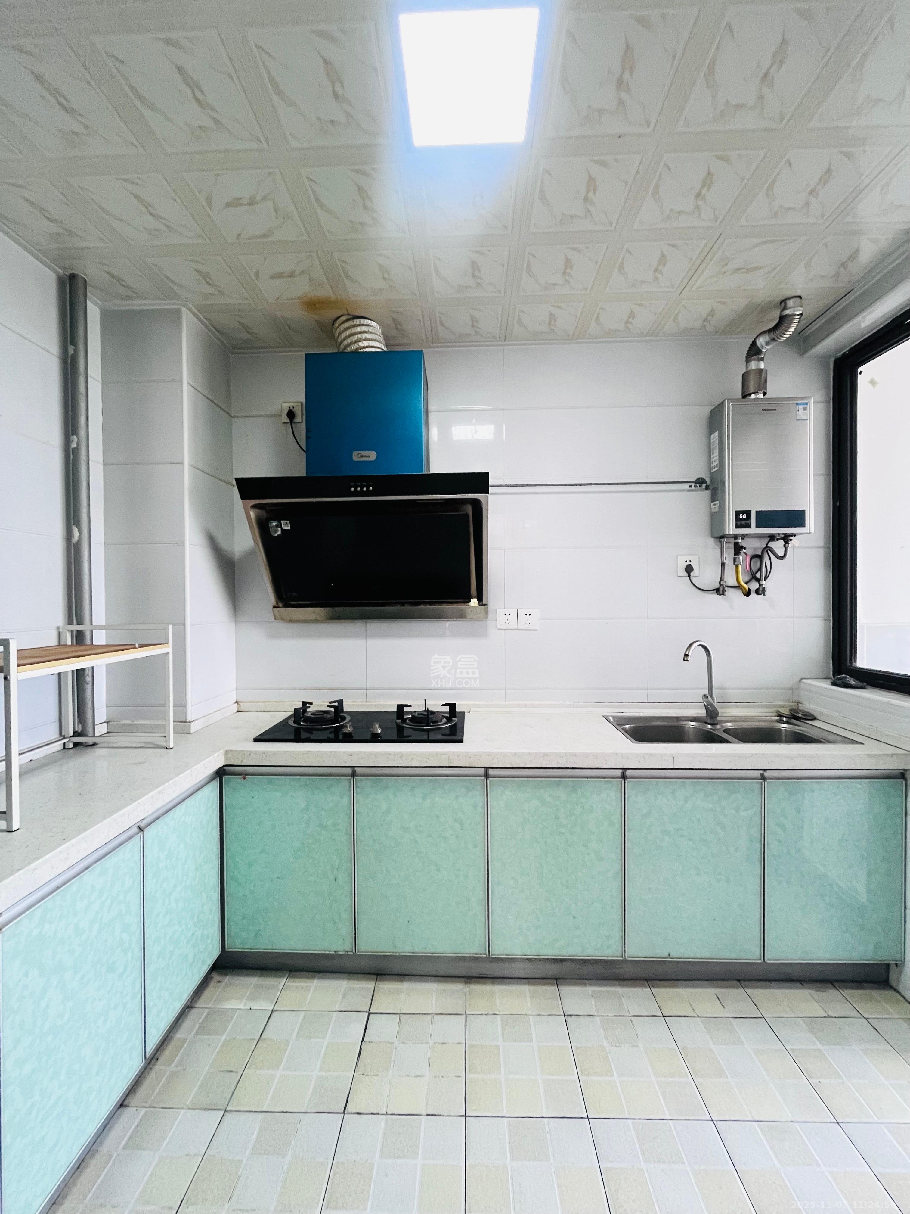 和泓梅溪四季 3室2厅2卫 2500.0元/月 和泓梅溪四季 3室2厅2卫 2500.0元/月室内图