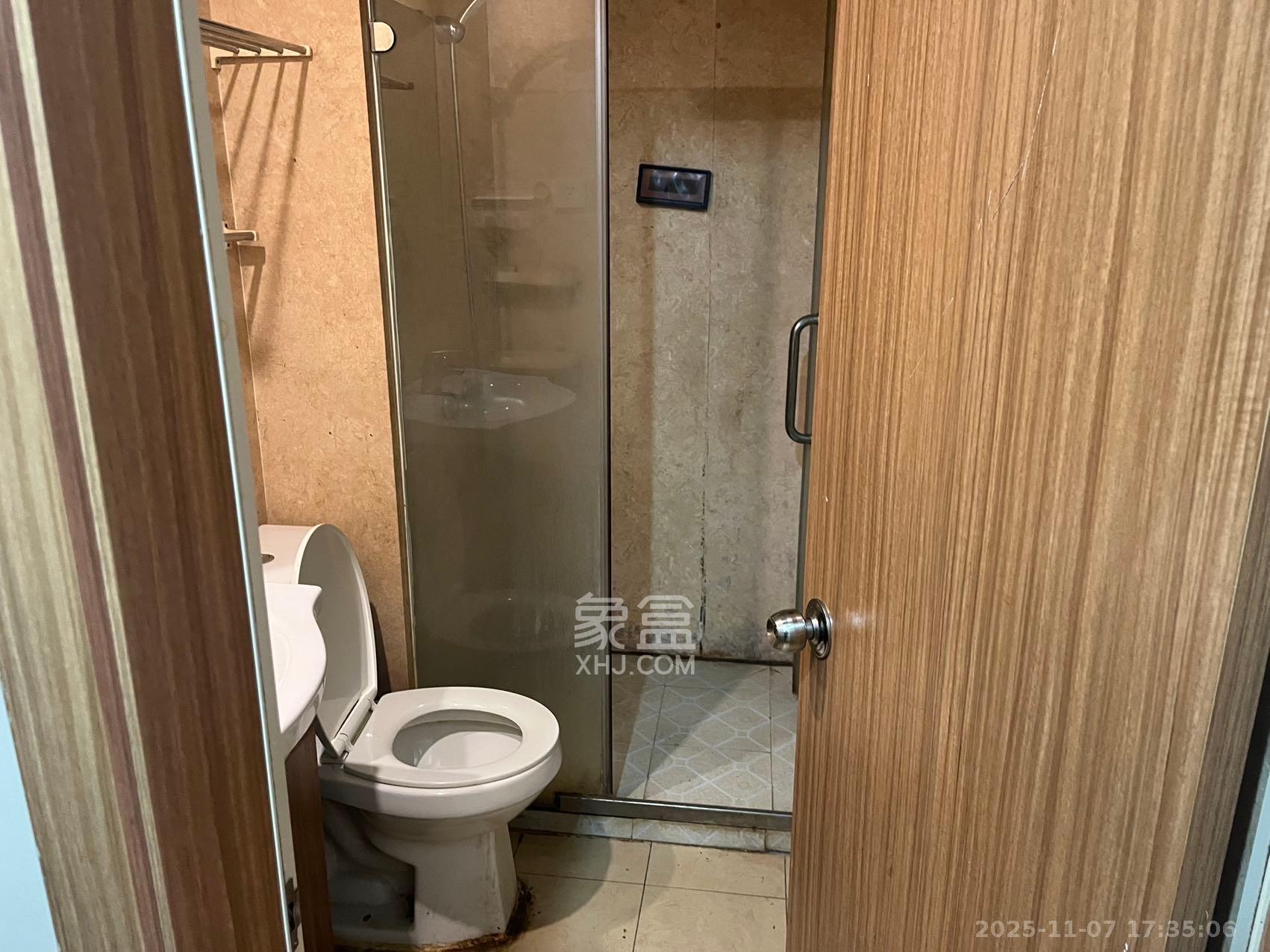 麓谷小镇  3室2厅1卫    2300.0元/月室内图