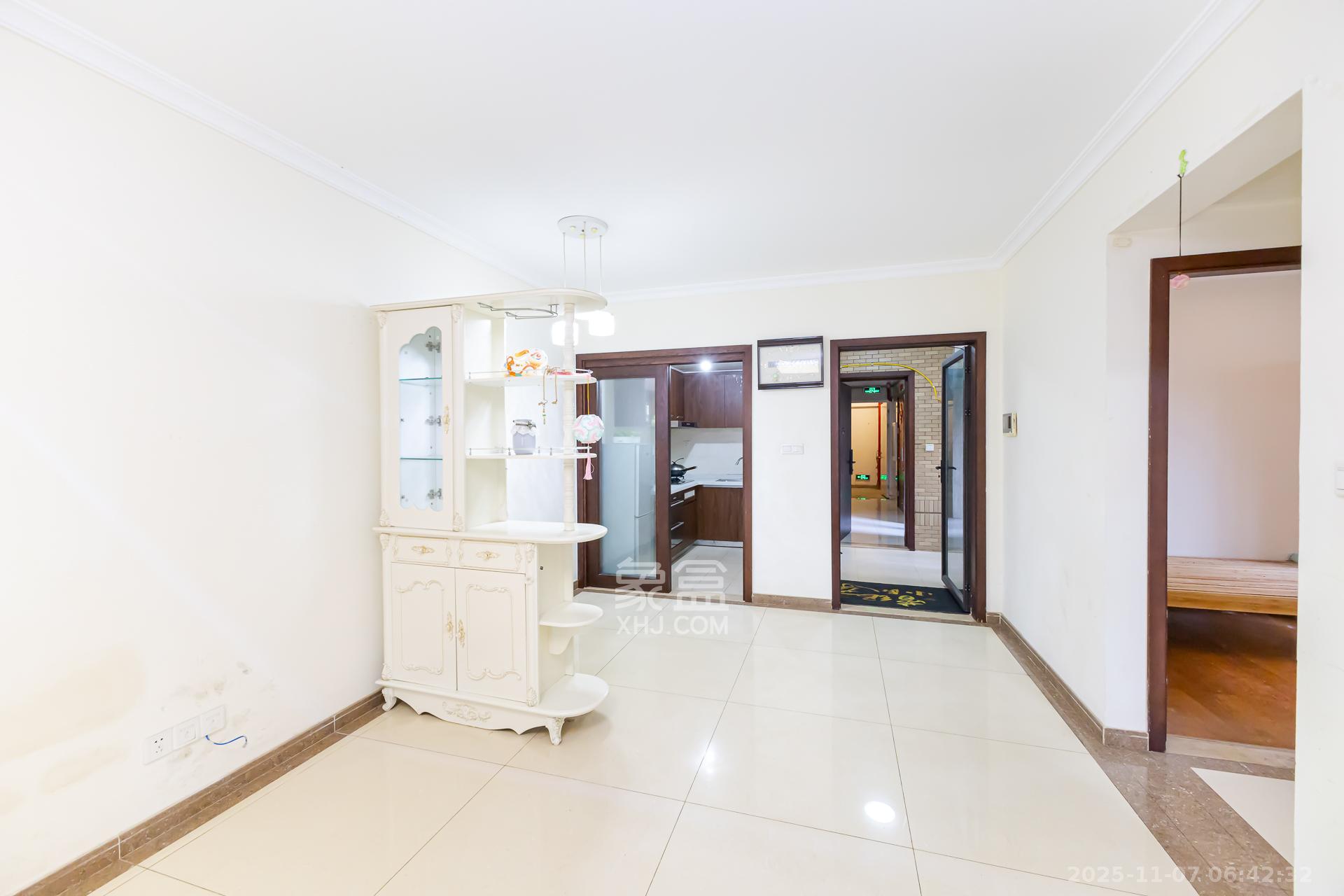 时代倾城一期 2室2厅1卫 61.0万 时代倾城一期 2室2厅1卫 61.0万客厅