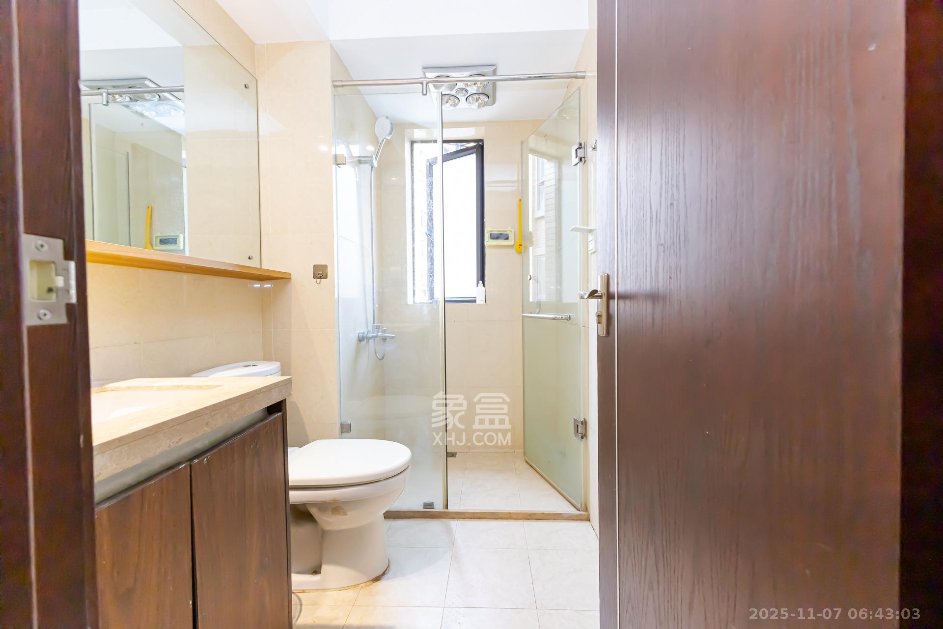 时代倾城一期 2室2厅1卫 61.0万 时代倾城一期 2室2厅1卫 61.0万卫生间