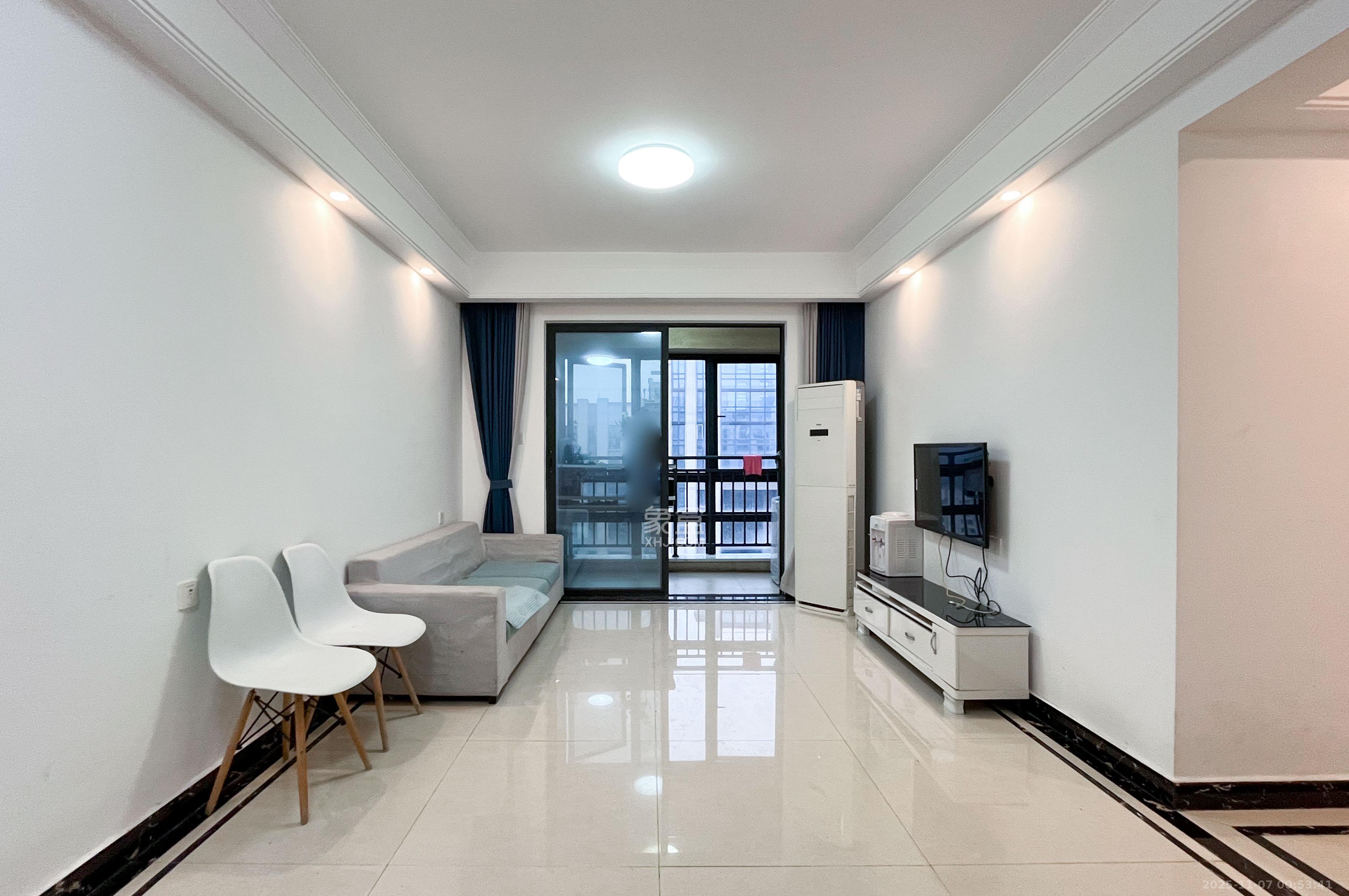 中海梅溪湖壹号 3室2厅1卫 118.0万 中海梅溪湖壹号 3室2厅1卫 118.0万客厅