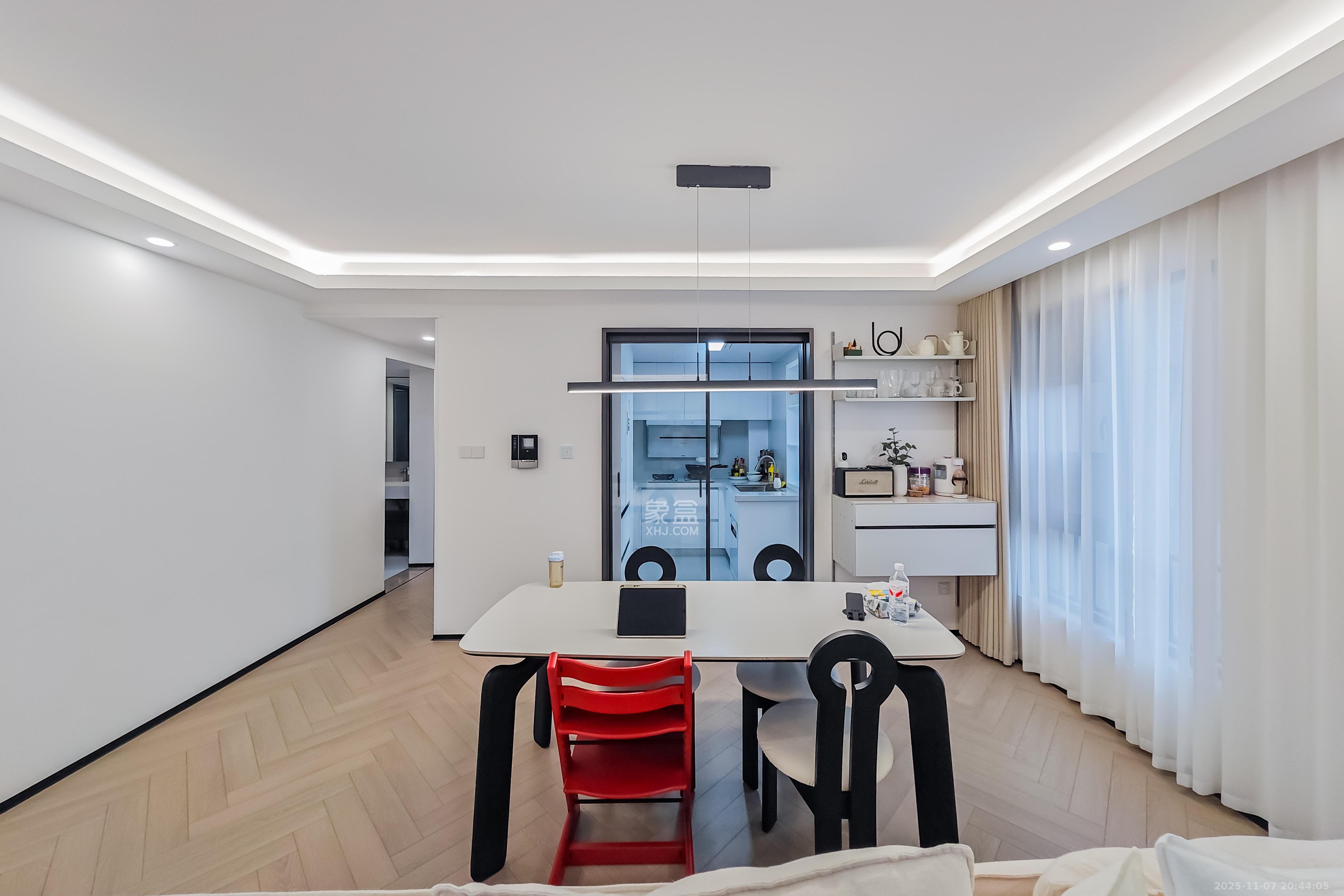 万科金域华府三四期 4室2厅2卫 142.0万 万科金域华府三四期 4室2厅2卫 142.0万客厅