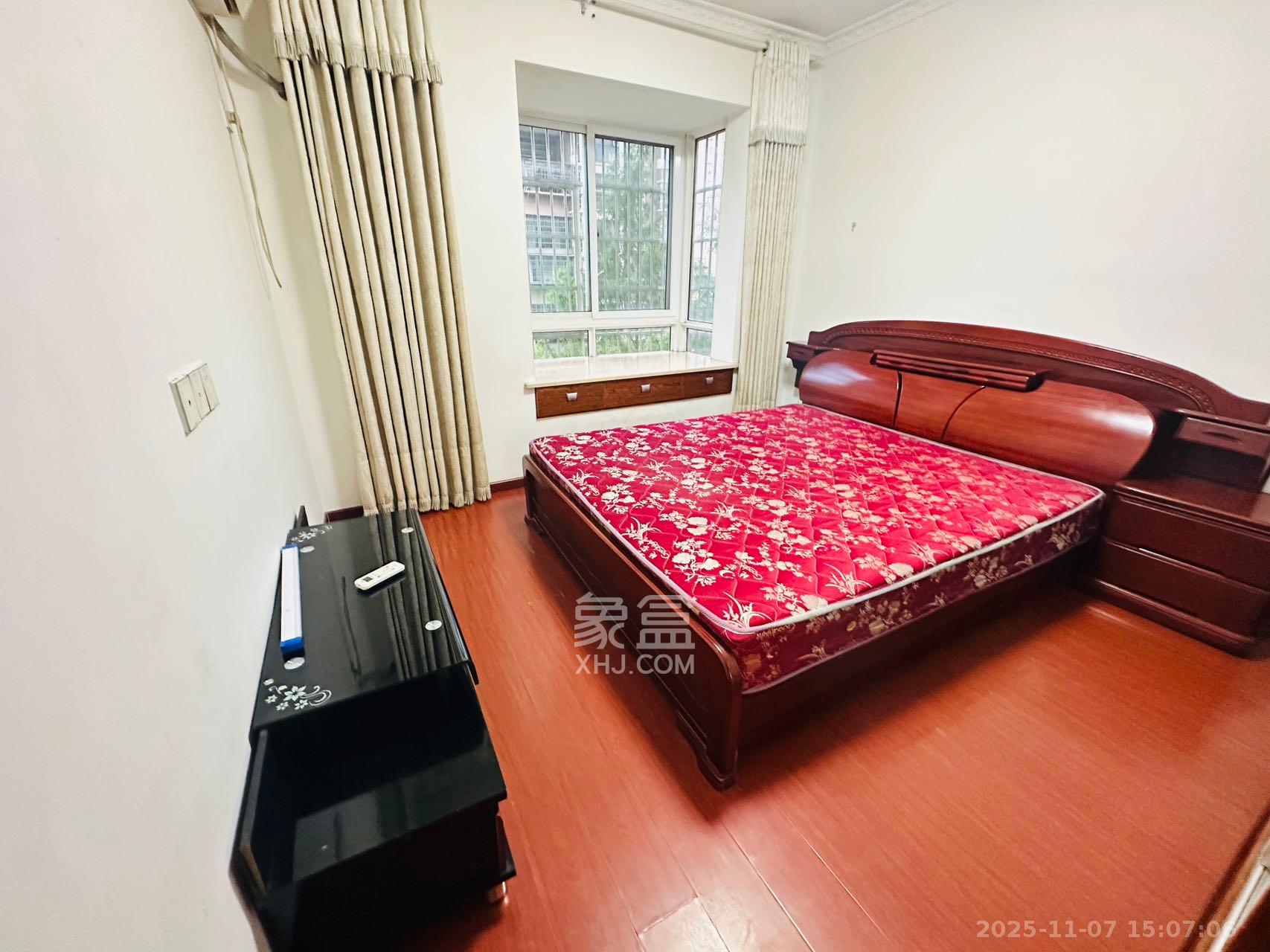 和馨园 3室1厅1卫 2200.0元/月 和馨园 3室1厅1卫 2200.0元/月室内图