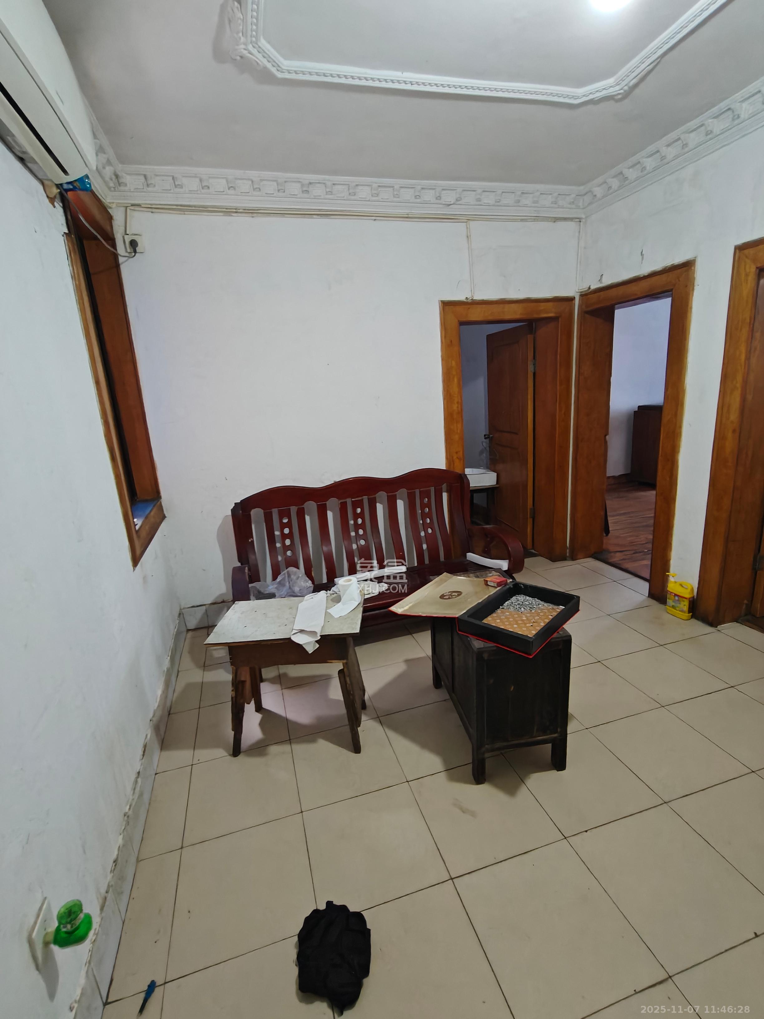 左家塘印刷厂宿舍（人印宿舍）  3室1厅1卫    1300.0元/月