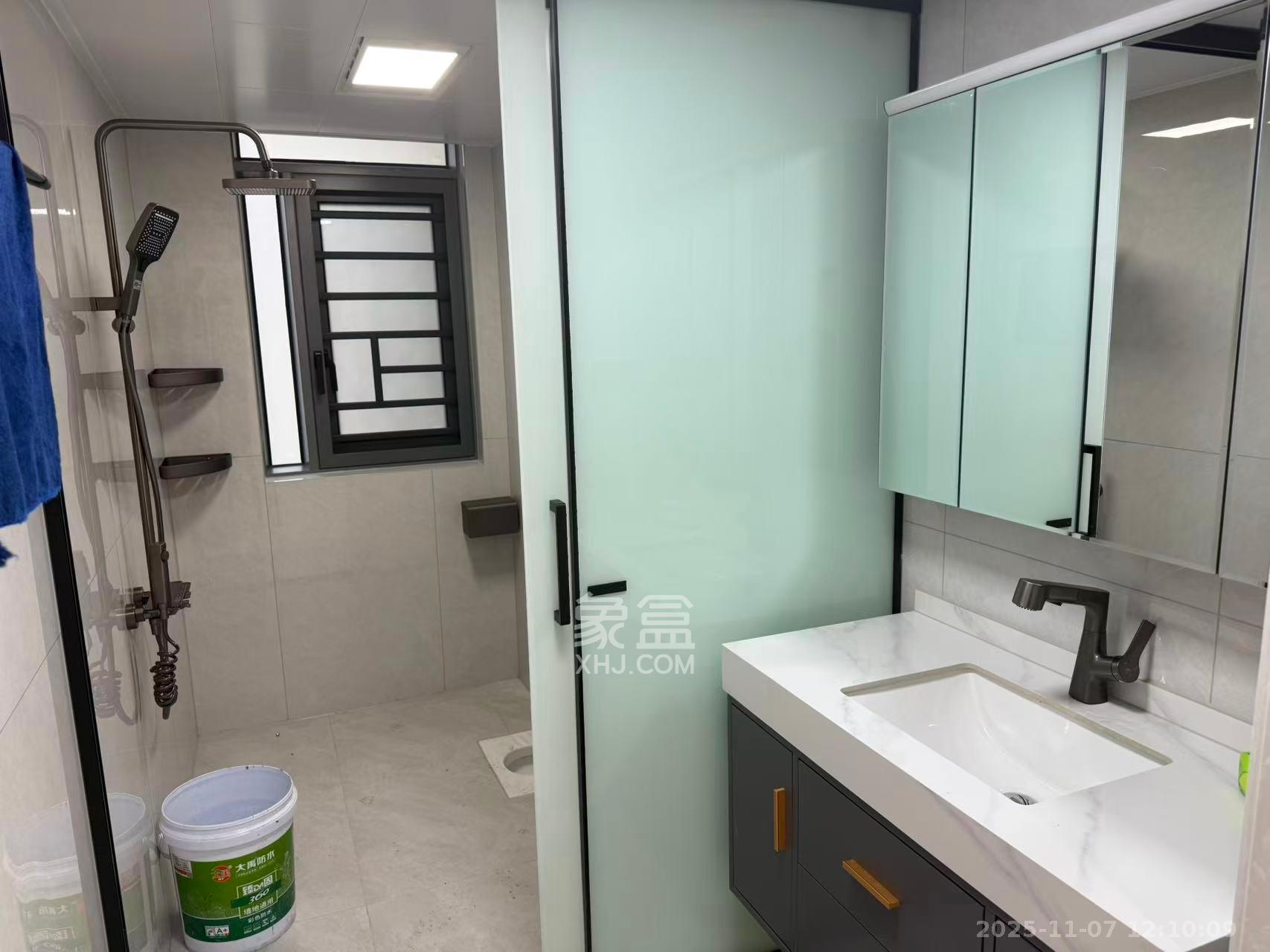 和景家园二期  3室2厅2卫    2700.0元/月室内图