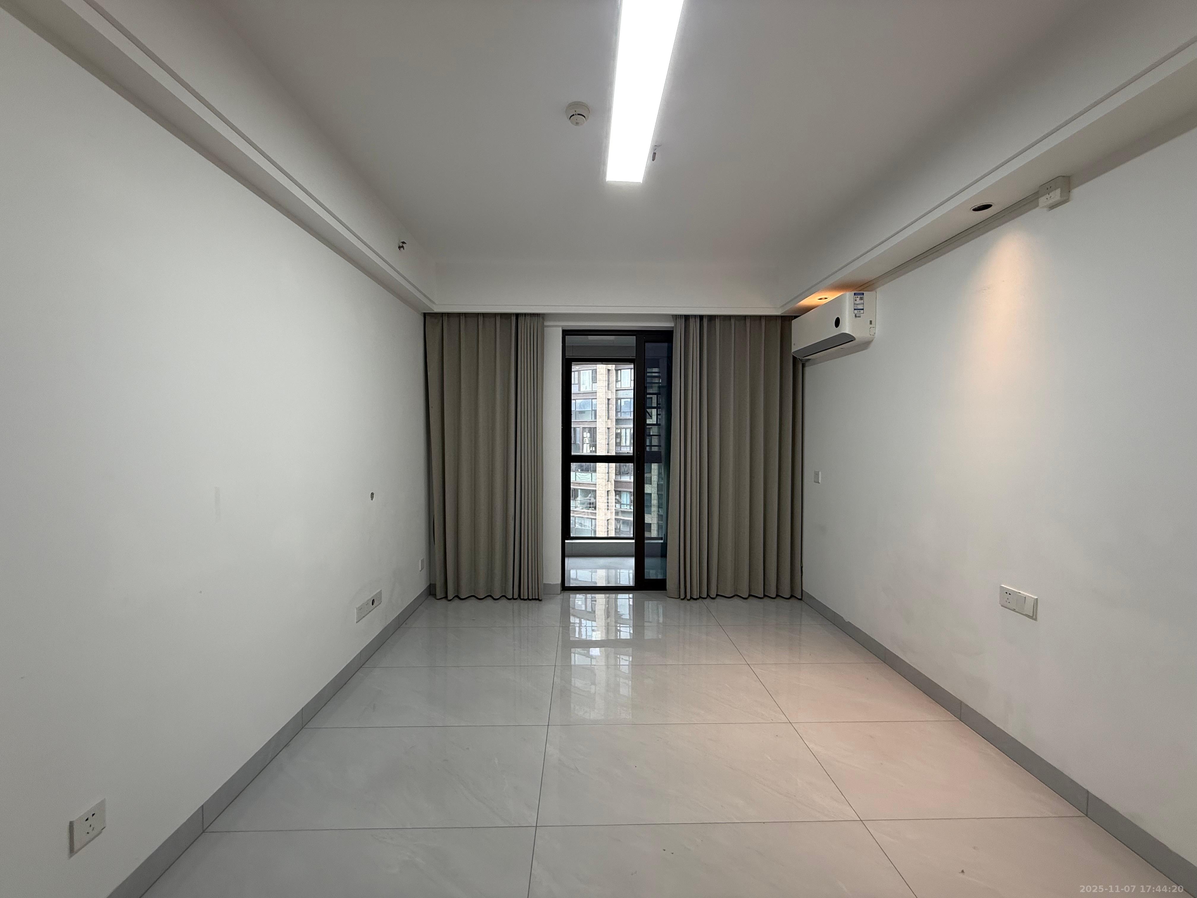 明昇壹城（明昇时代广场）二期  1室1厅1卫    1400.0元/月