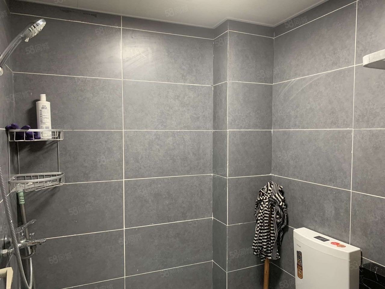 逸臣中央  3室2厅2卫    2000.0元/月室内图