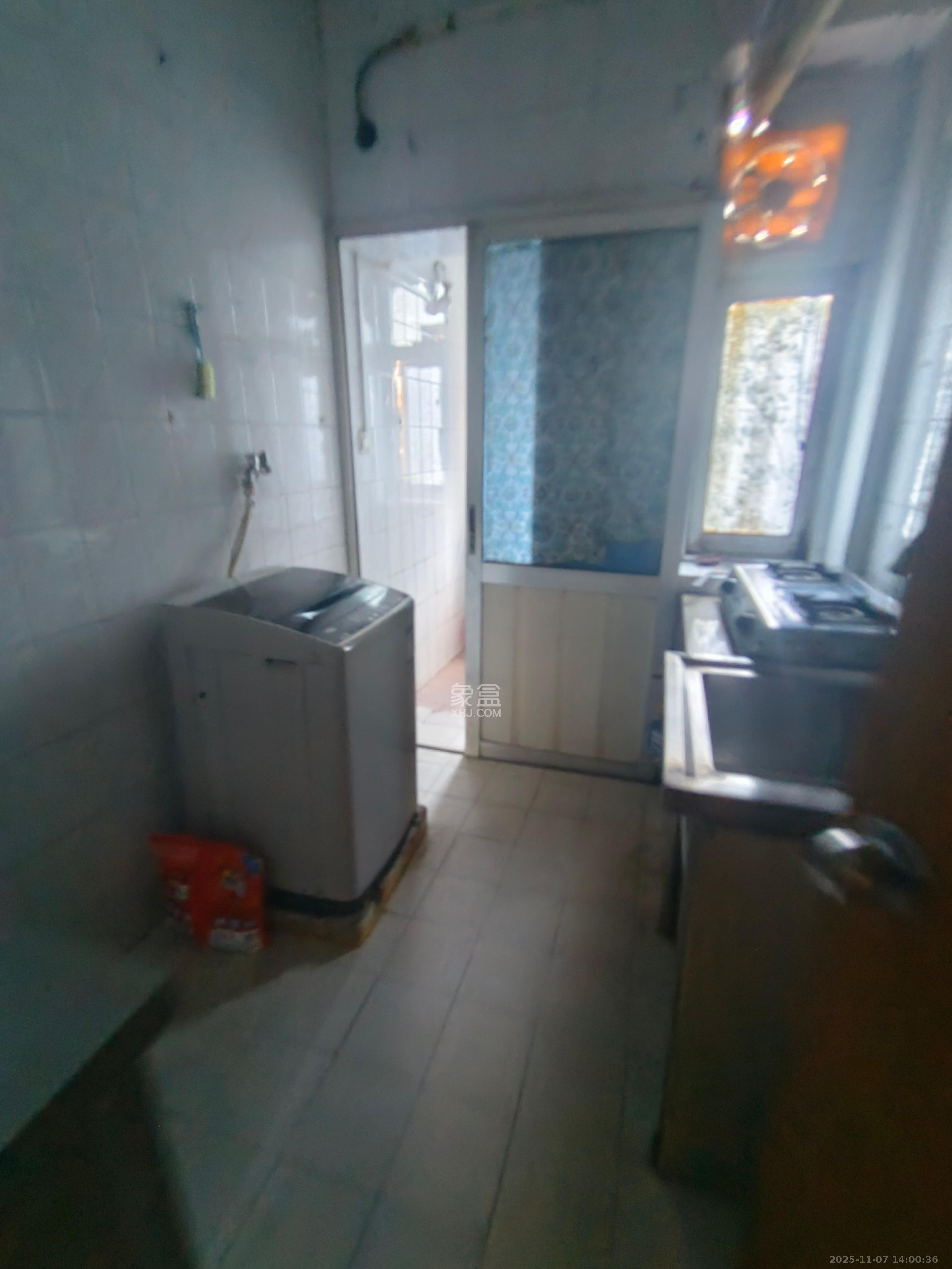 红旗区三片  2室1厅1卫    1100.0元/月室内图