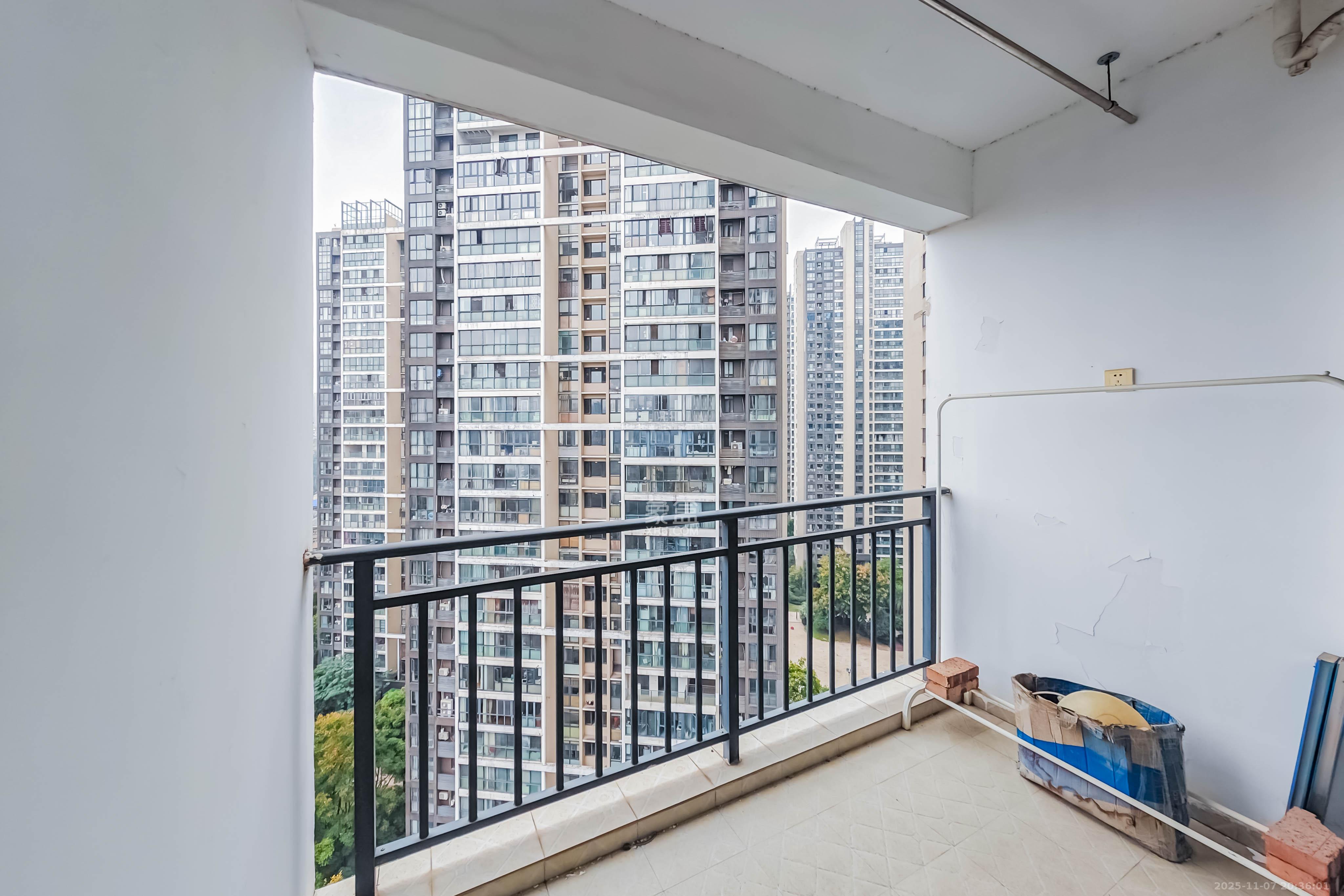 融科东南海 2室2厅2卫 70.0万 融科东南海 2室2厅2卫 70.0万阳台