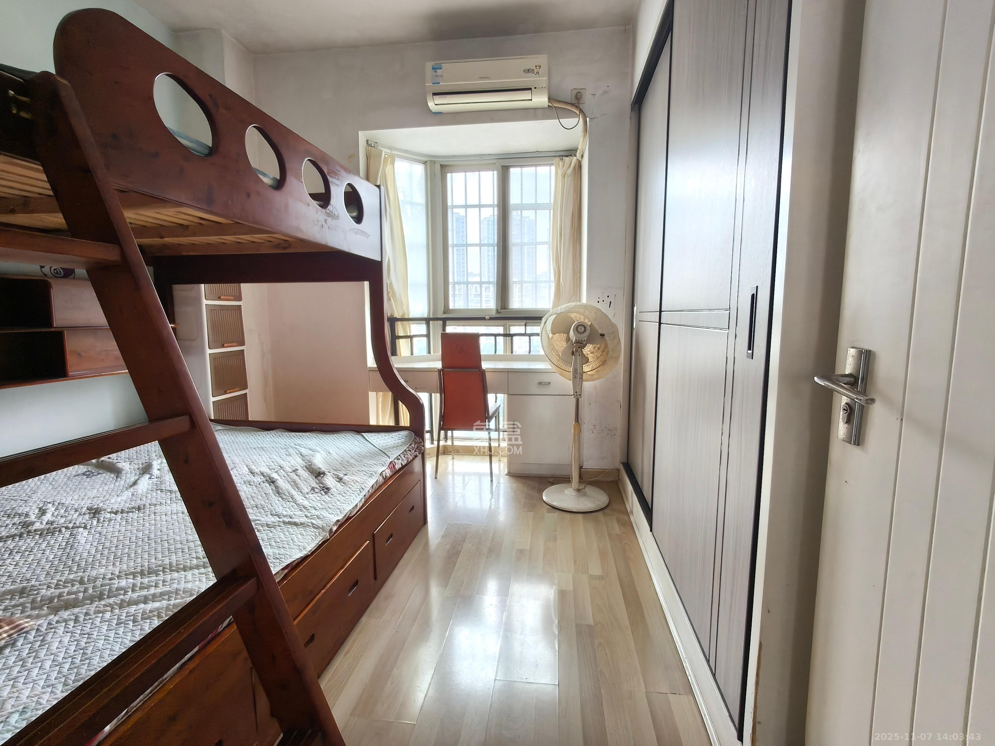 幸福洋房  3室2厅2卫    1900.0元/月室内图