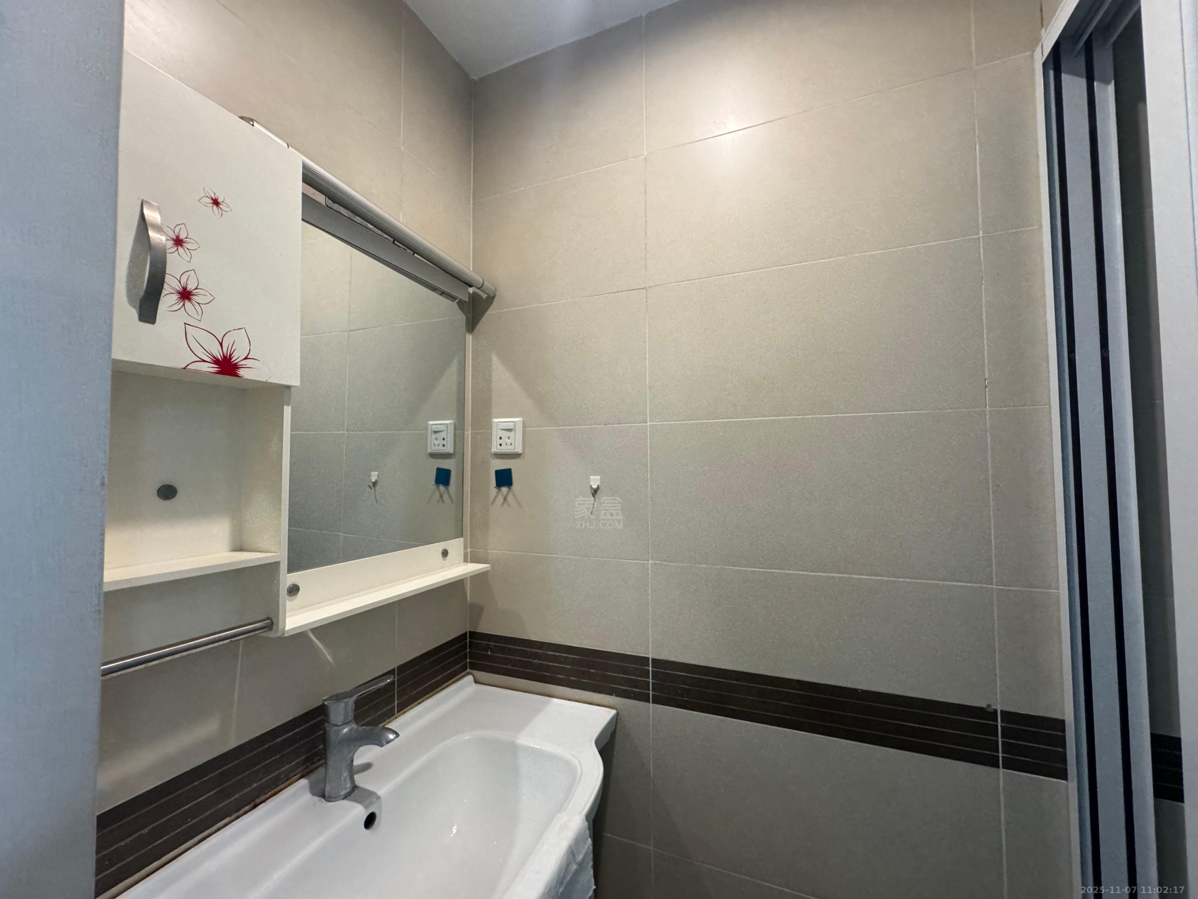 华晨御园 1室1厅1卫 1500.0元/月 华晨御园 1室1厅1卫 1500.0元/月室内图