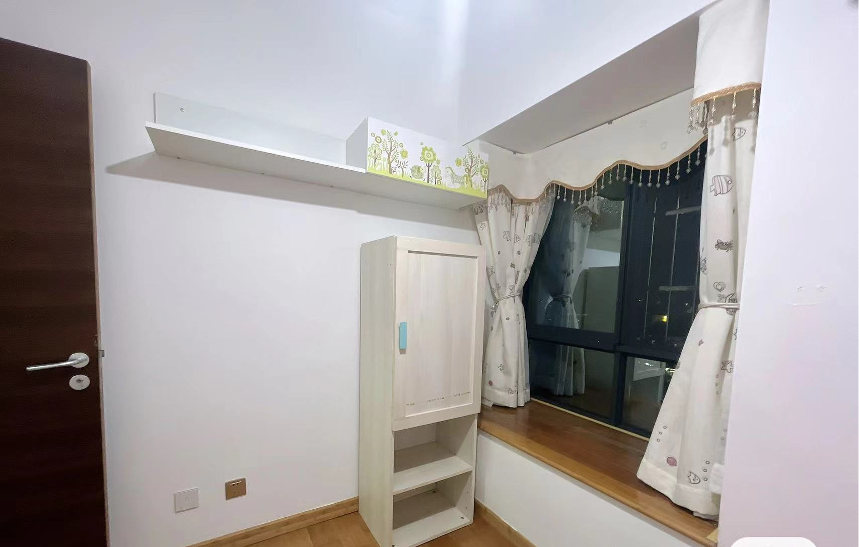 星华佳园 1室2厅2卫 3200.0元/月 星华佳园 1室2厅2卫 3200.0元/月室内图