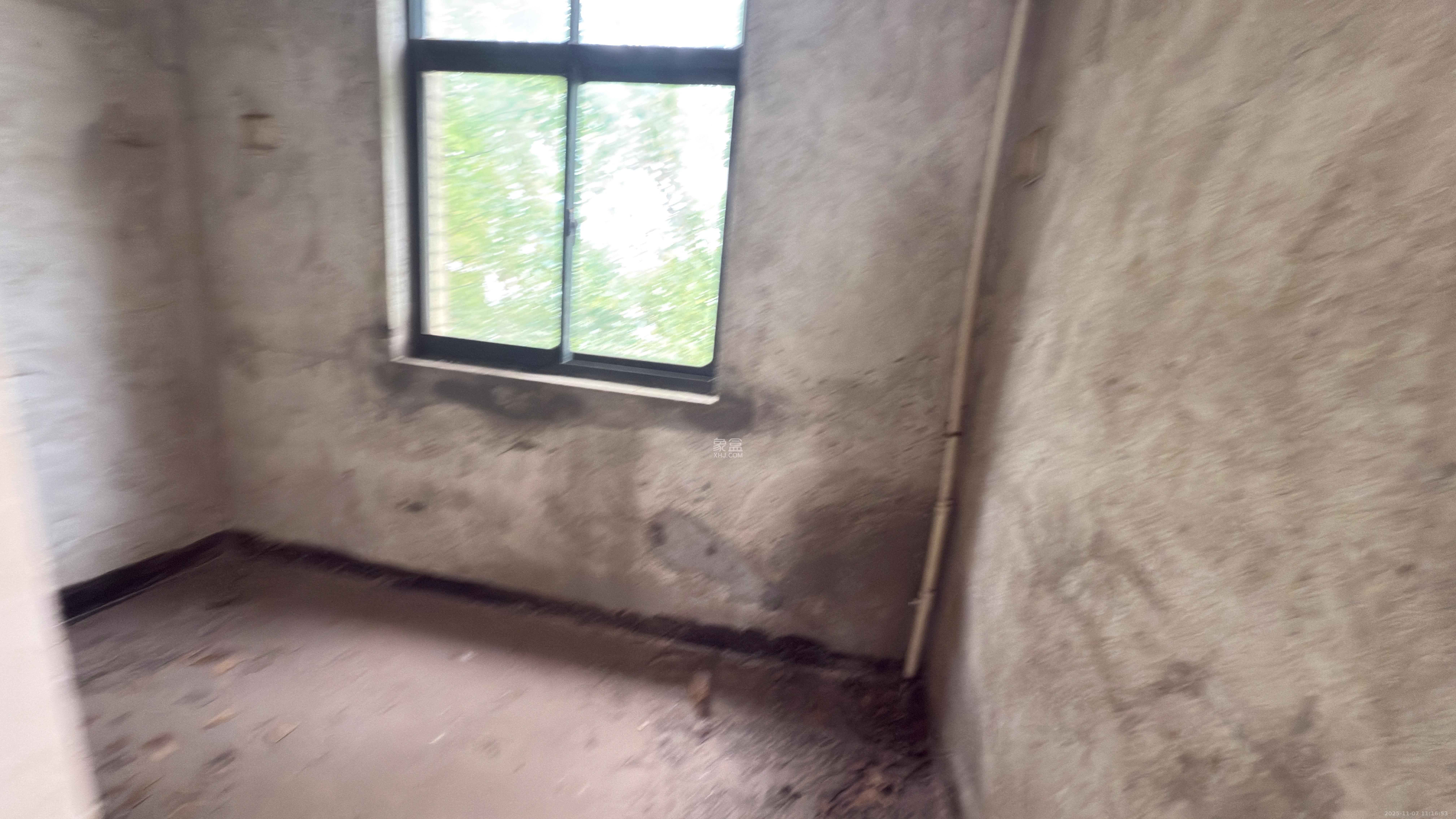 逸墅庄园 1室1厅1卫 150.0万 逸墅庄园 1室1厅1卫 150.0万客厅