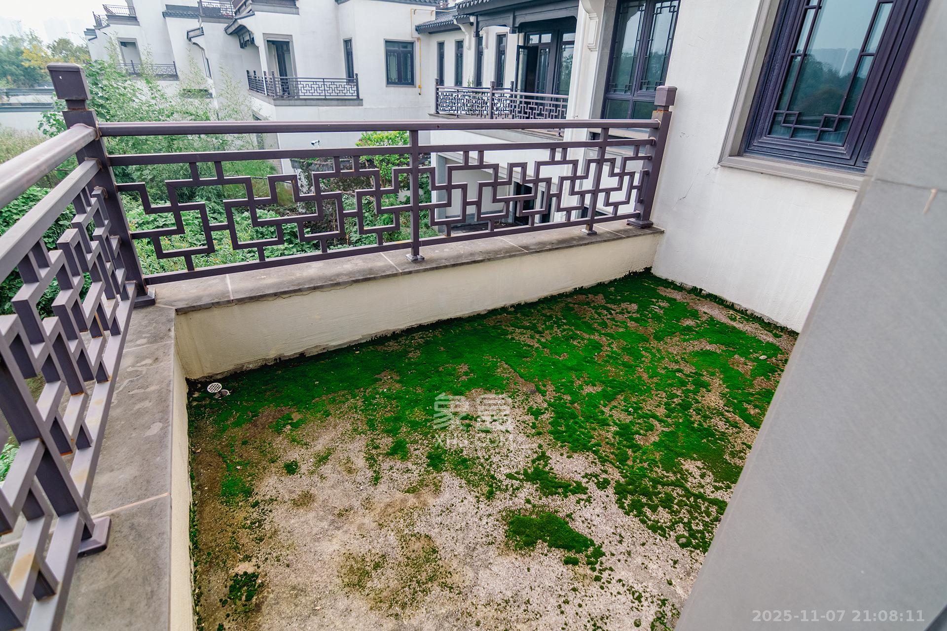 绿城高尔夫小镇  6室2厅2卫    900.0万其他