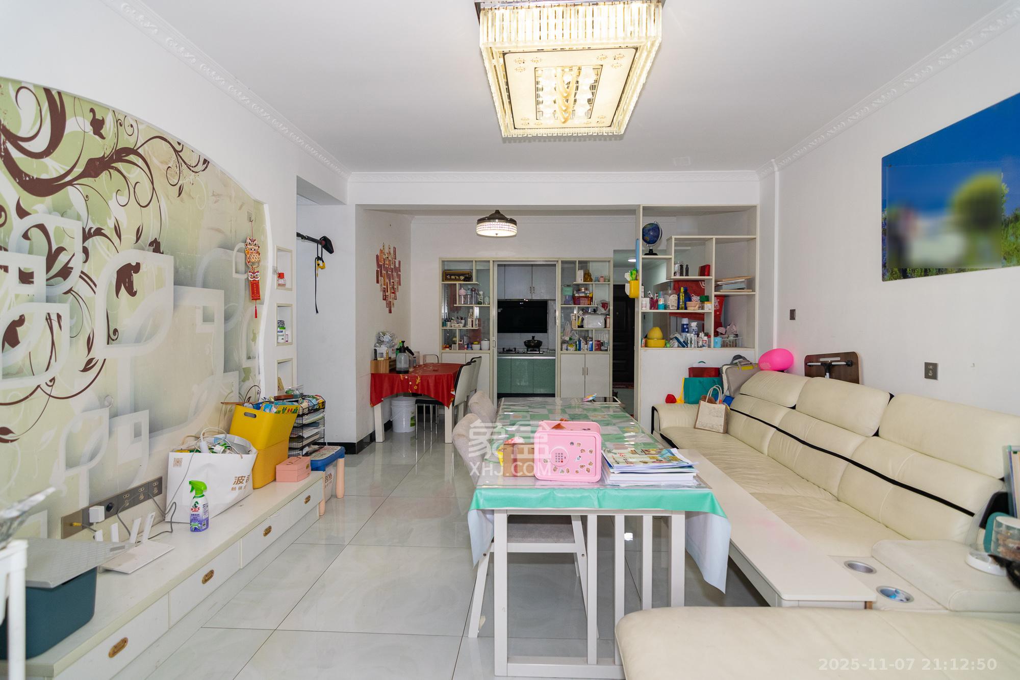 金富星城 4室2厅2卫 60.0万 金富星城 4室2厅2卫 60.0万客厅