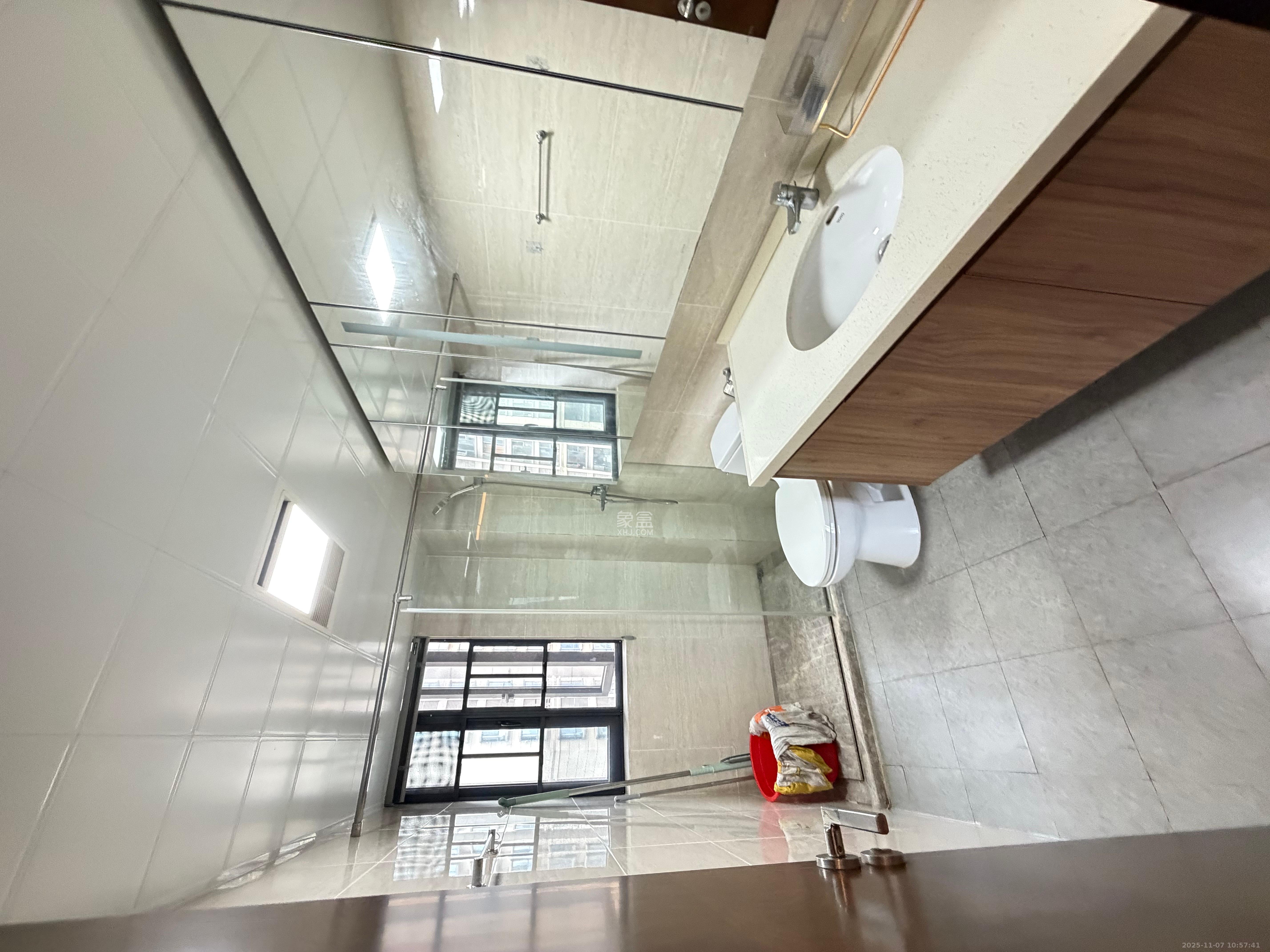 荣泰广场  3室2厅2卫    2800.0元/月室内图