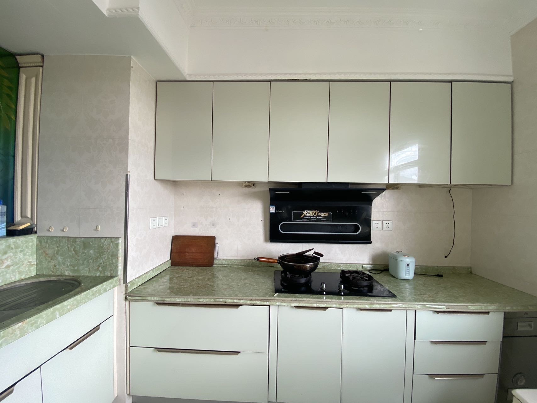 帝和华庭  2室1厅1卫    2300.0元/月室内图