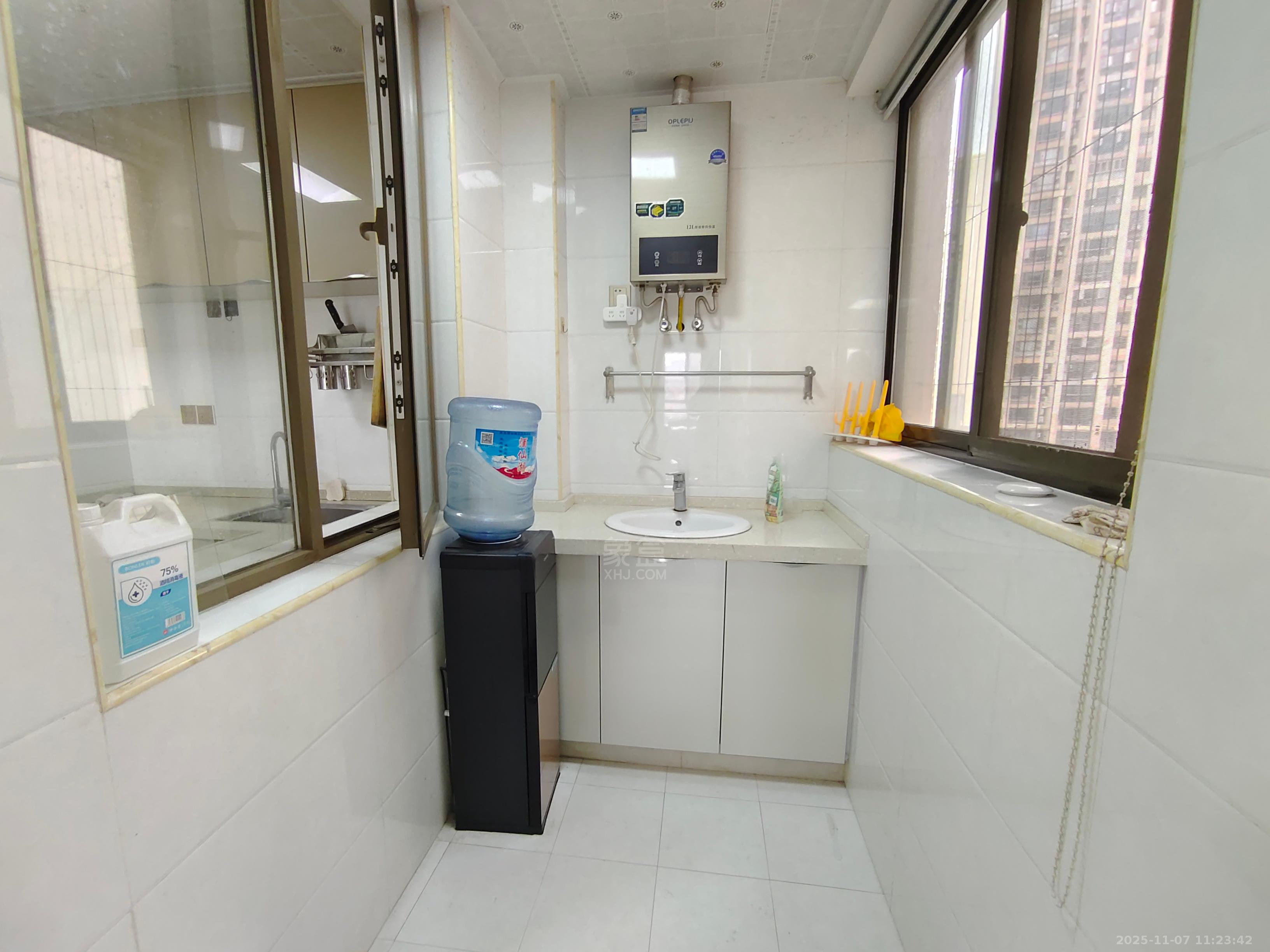 奥园广场 3室2厅2卫 2200.0元/月 奥园广场 3室2厅2卫 2200.0元/月室内图