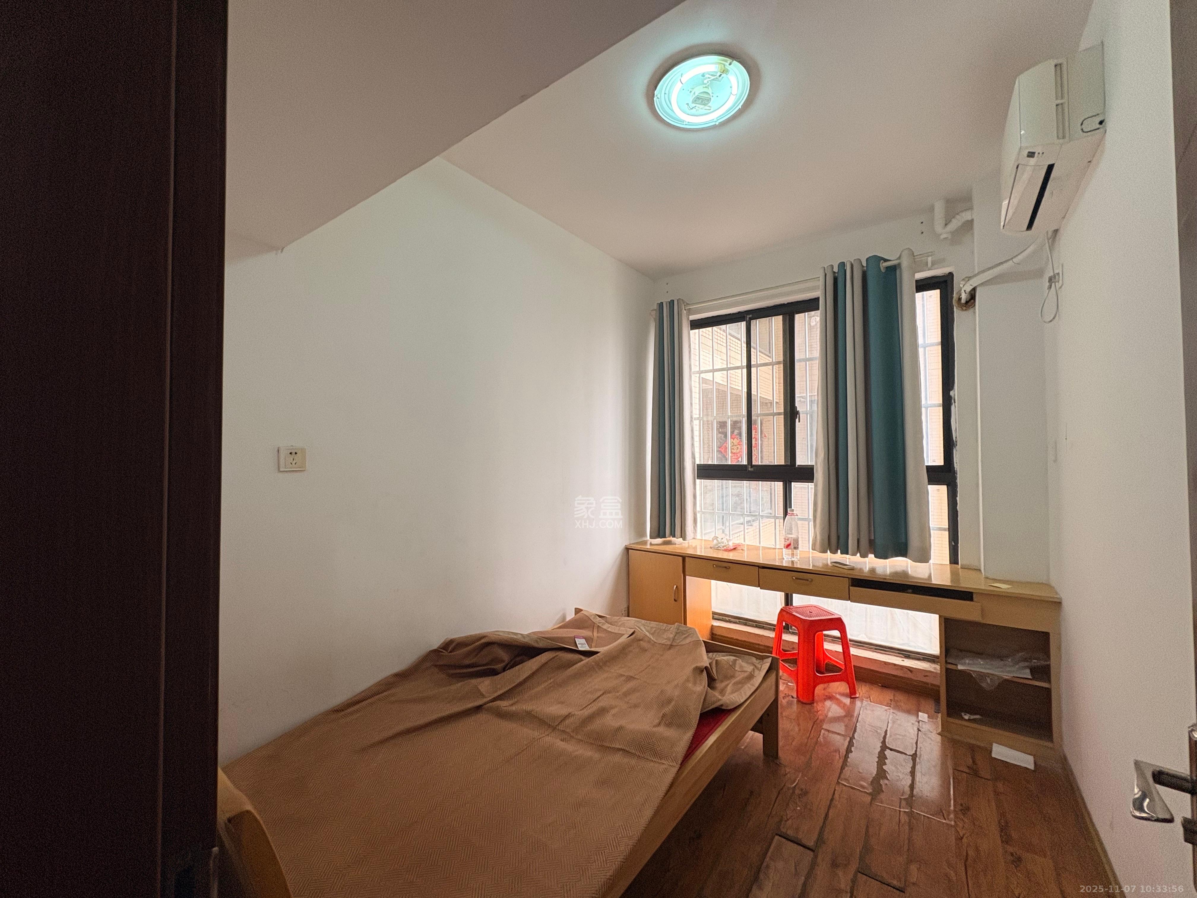 高升金典  1室2厅1卫    2400.0元/月室内图