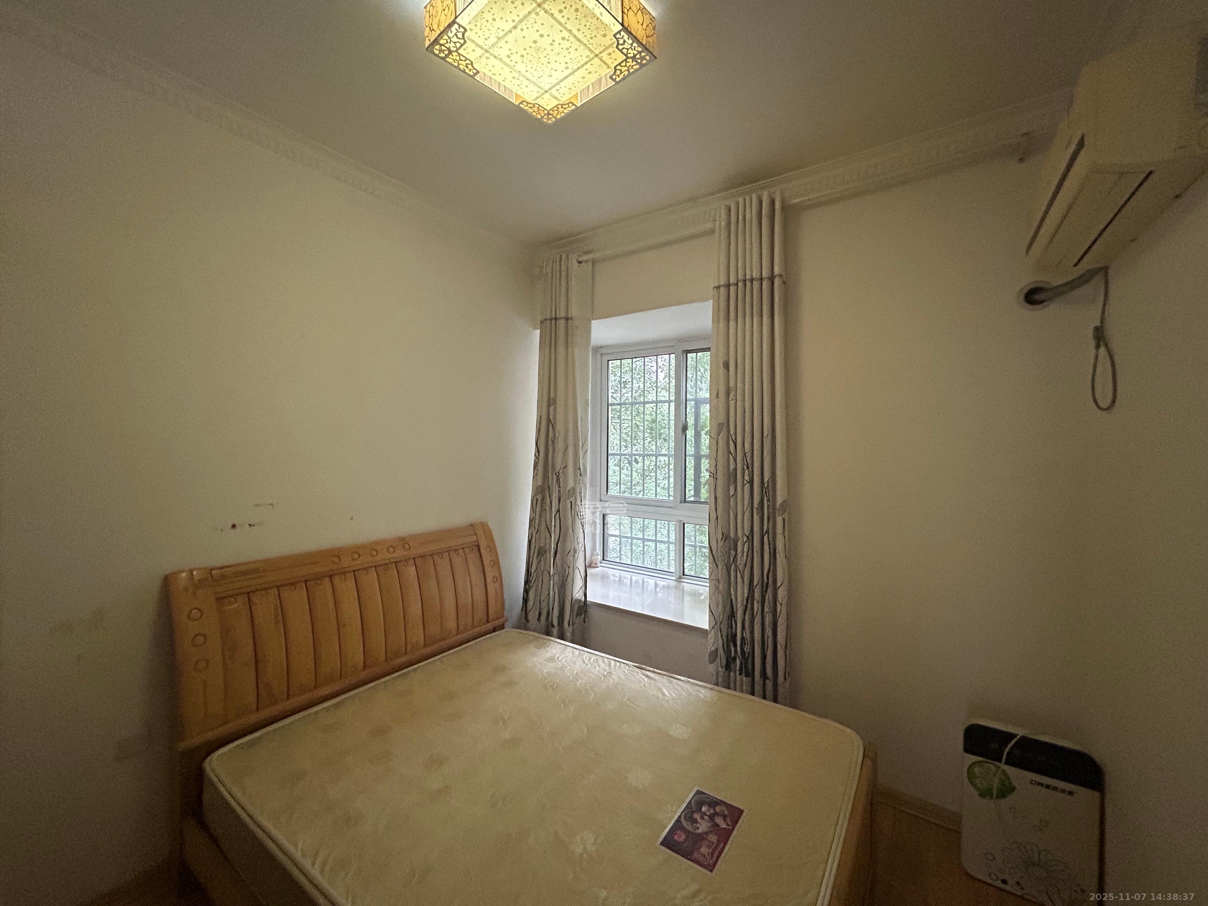 山水湾  3室2厅1卫    1600.0元/月室内图