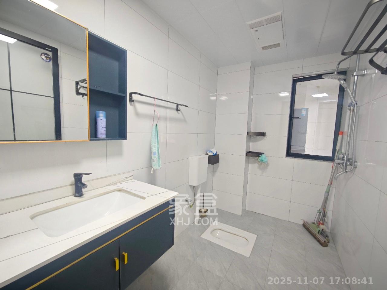 长房云公馆  3室2厅2卫    2500.0元/月室内图