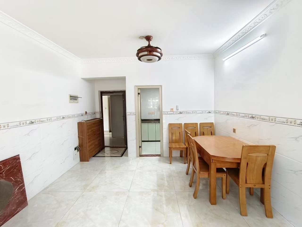 滨江新苑(一期A区) 3室2厅2卫 2500.0元/月 滨江新苑(一期A区) 3室2厅2卫 2500.0元/月室内图