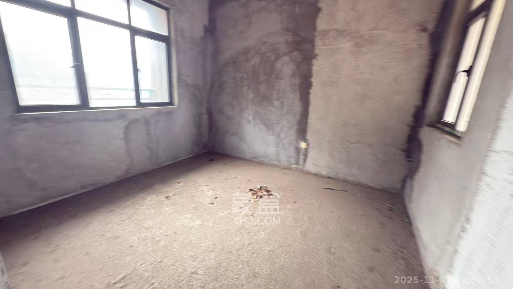 金侨城  3室2厅2卫    40.8万客厅