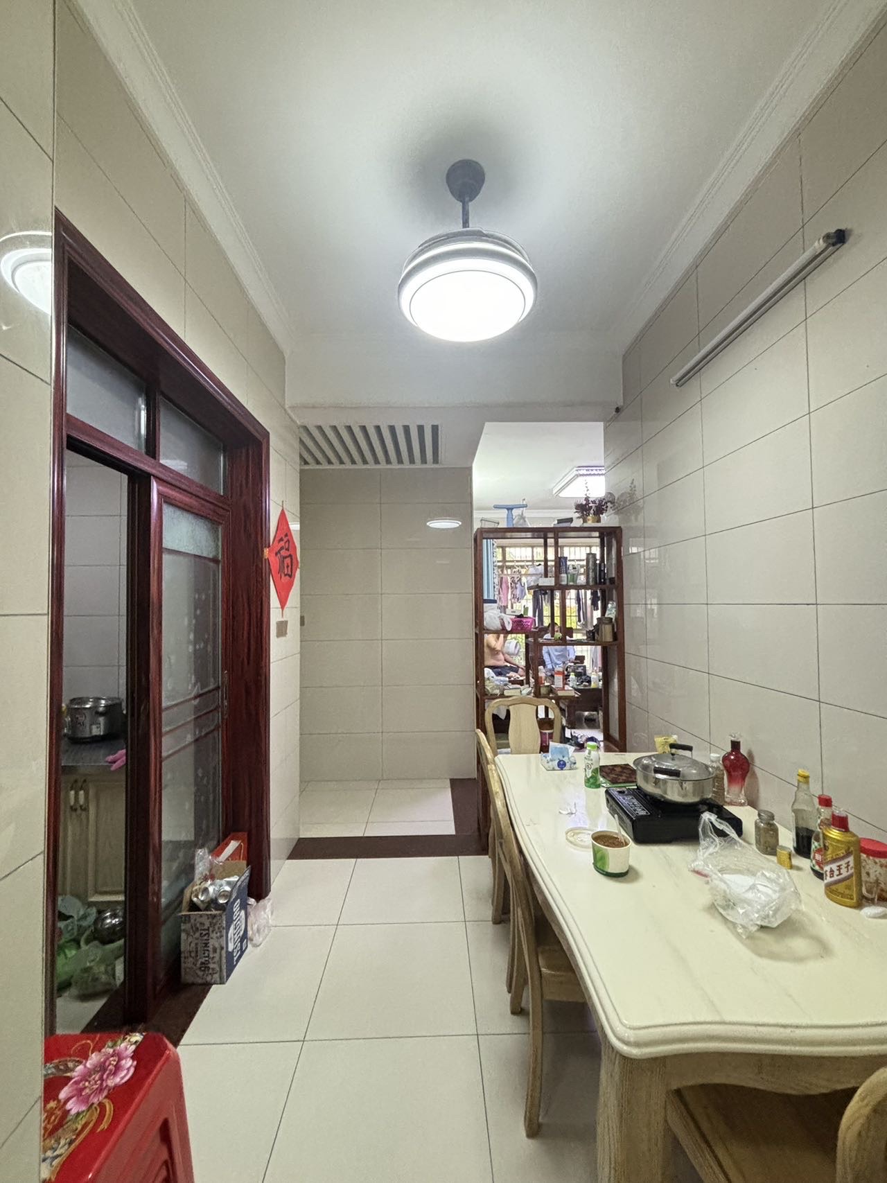 美兰新苑小区  3室2厅1卫    140.0万客厅