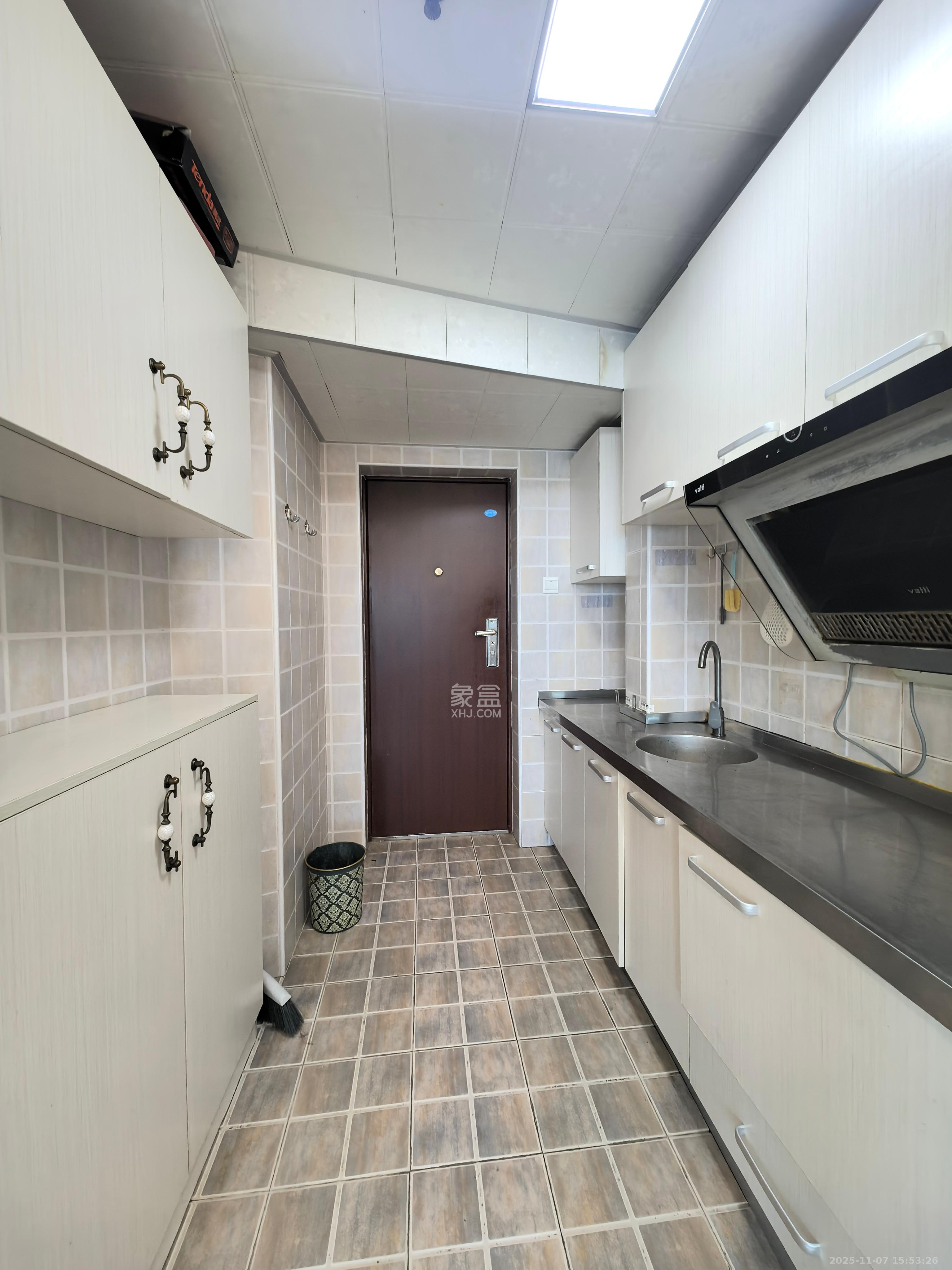 观园国际公寓  1室1厅1卫    2200.0元/月室内图