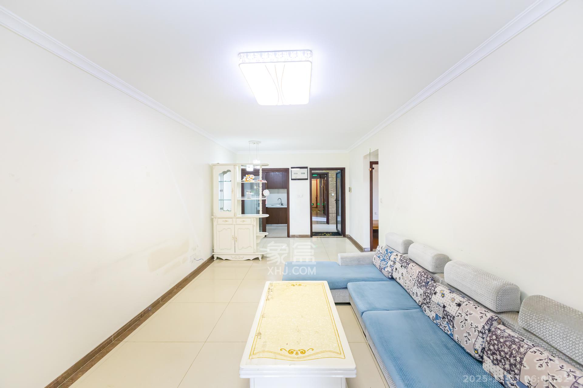 时代倾城一期 2室2厅1卫 61.0万 时代倾城一期 2室2厅1卫 61.0万客厅