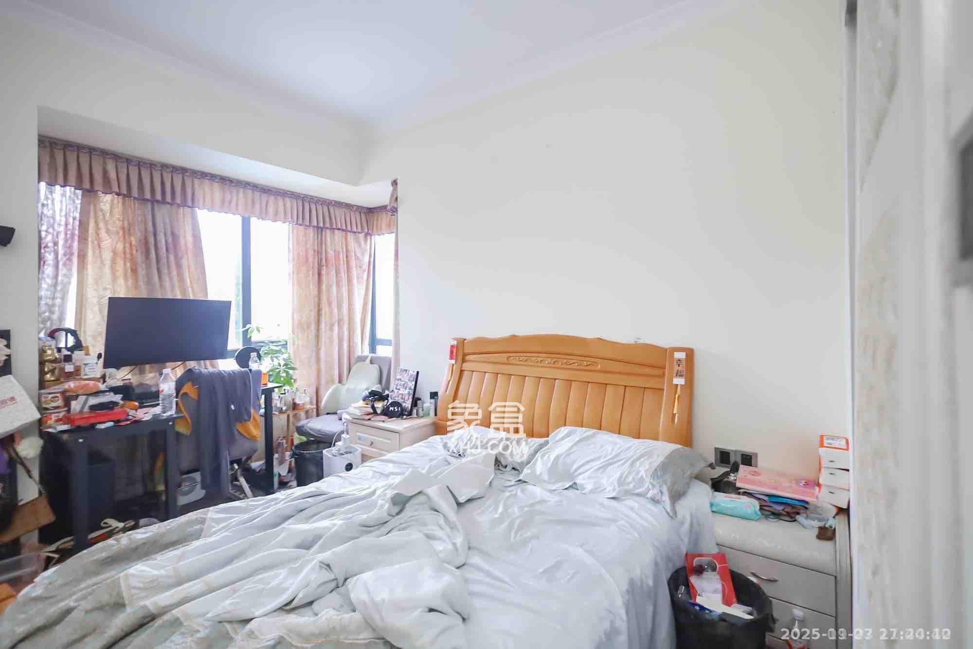 奥克斯广场 3室2厅2卫 3200.0元/月 奥克斯广场 3室2厅2卫 3200.0元/月室内图