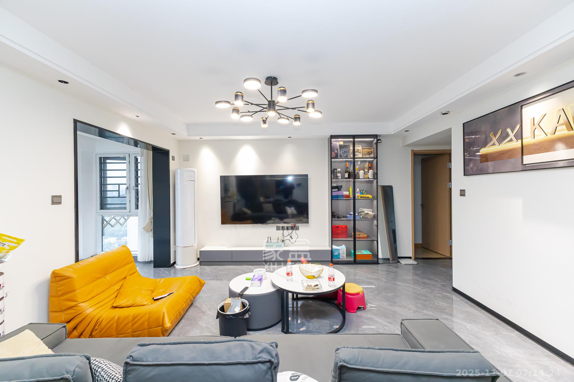 时代倾城二期  3室2厅2卫    98.0万客厅