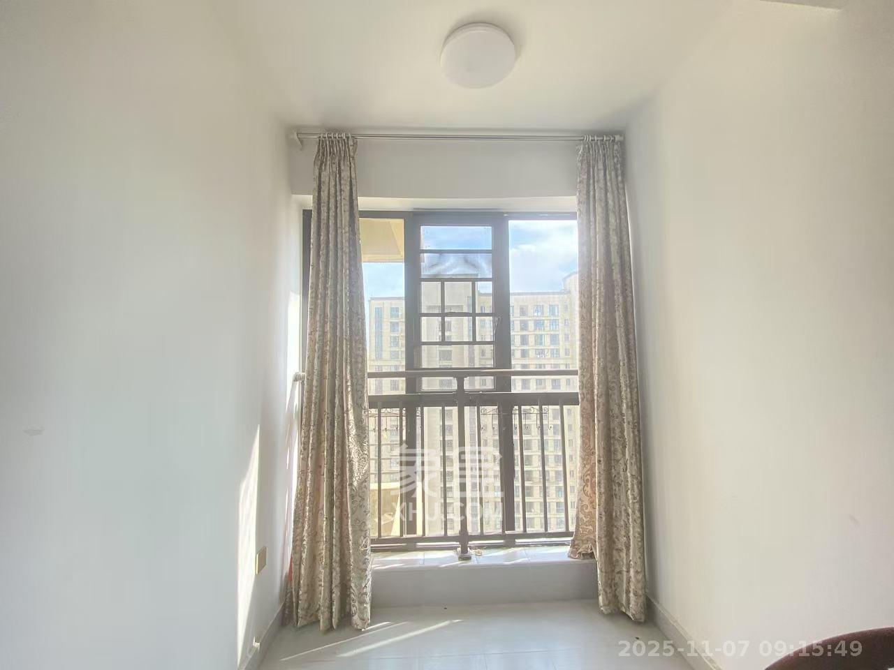 绿地新都会  2室2厅1卫    1800.0元/月室内图