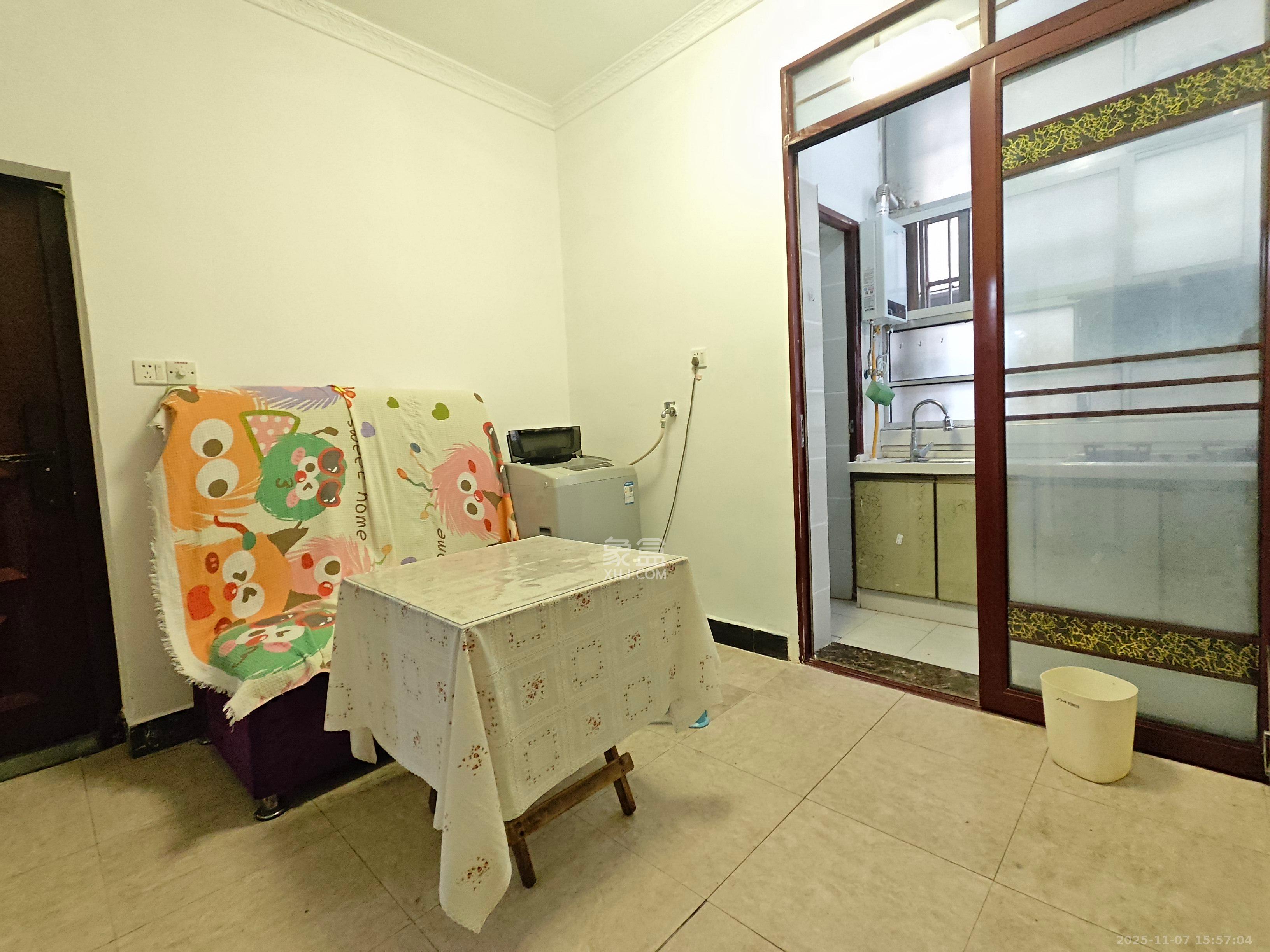 物贸小区  1室1厅1卫    1500.0元/月室内图