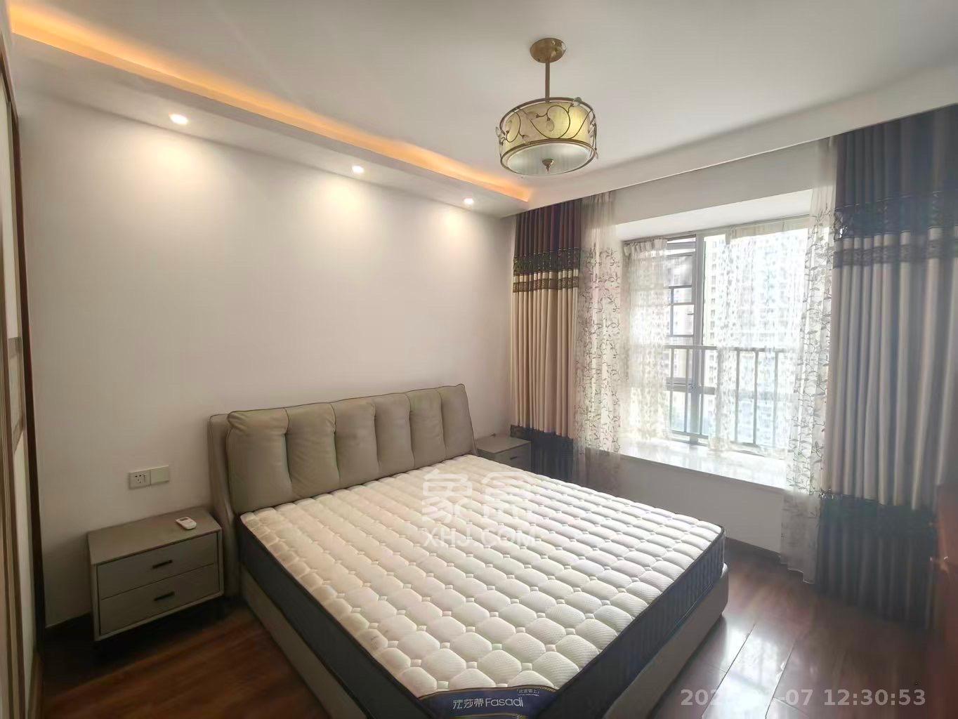 恒广国际景园一二区 3室2厅2卫 2500.0元/月 恒广国际景园一二区 3室2厅2卫 2500.0元/月室内图