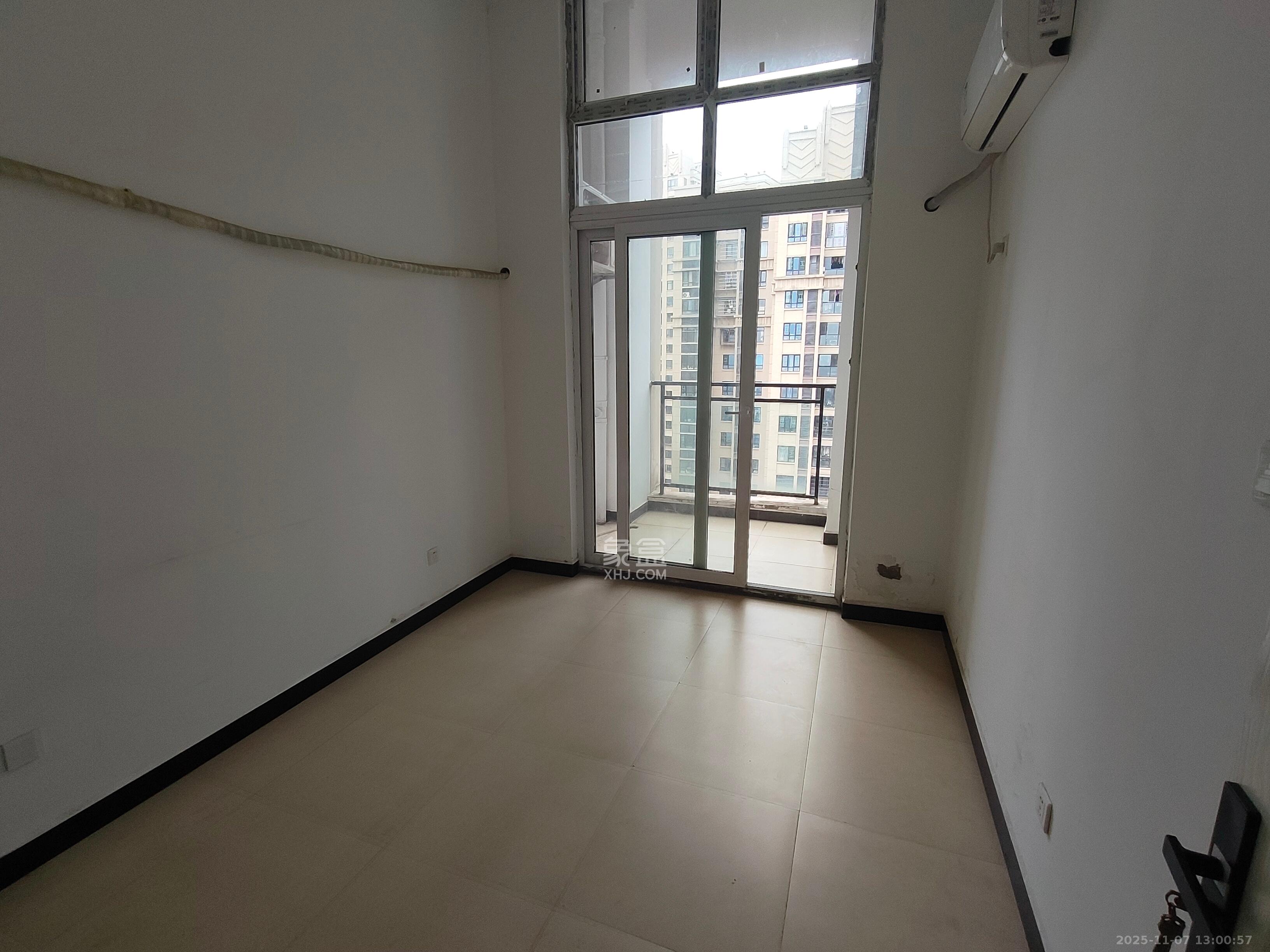 金科时代中心  3室1厅1卫    2500.0元/月室内图