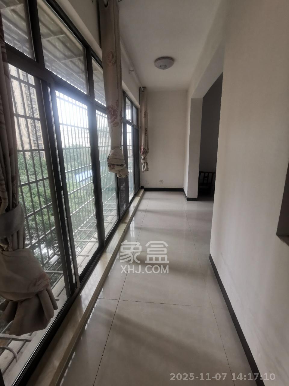 佳辉丽景鑫城  3室2厅2卫    2000.0元/月