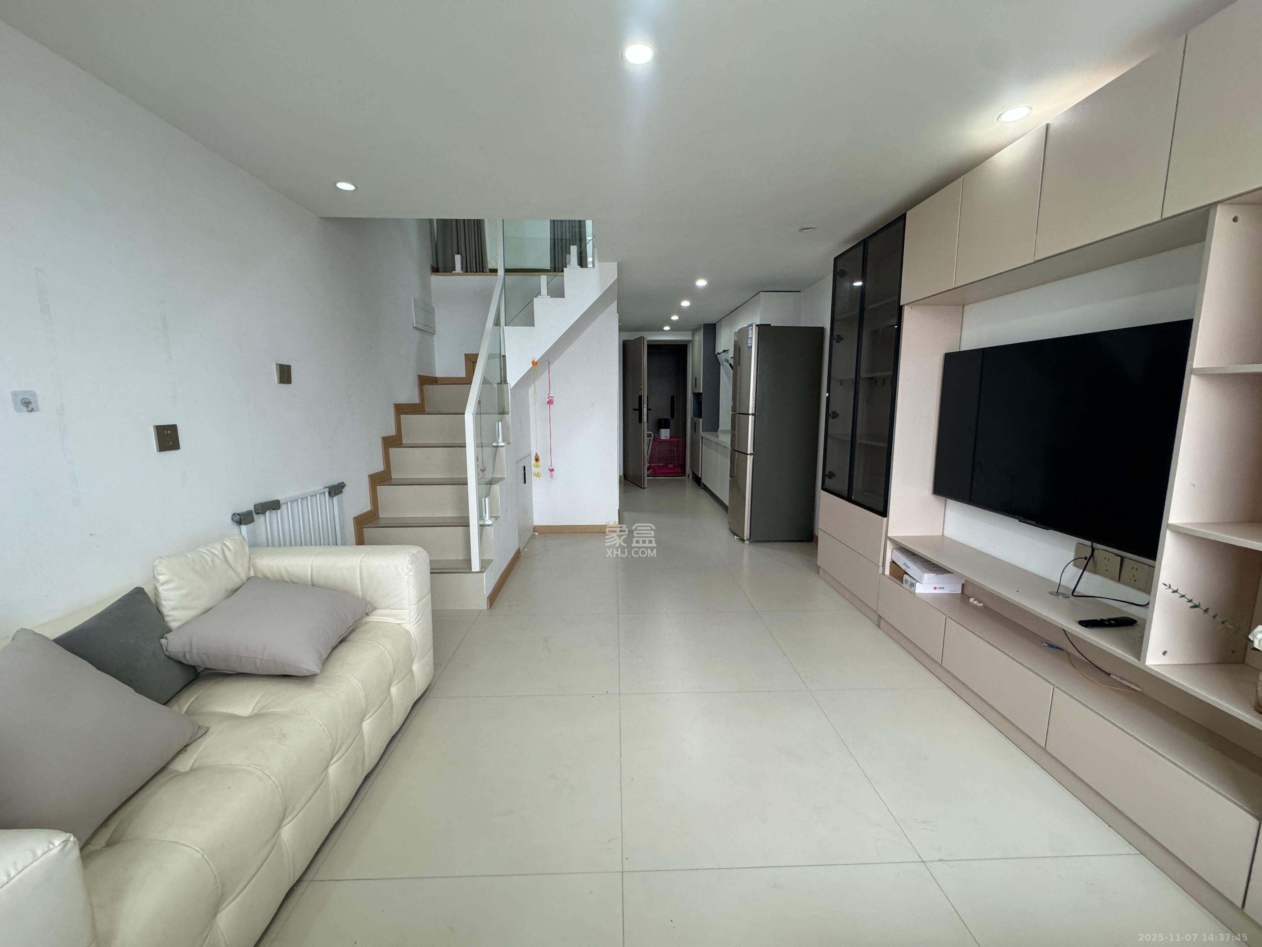 保利中环广场(保利中悦苑) 2室1厅1卫 2100.0元/月 保利中环广场(保利中悦苑) 2室1厅1卫 2100.0元/月室内图