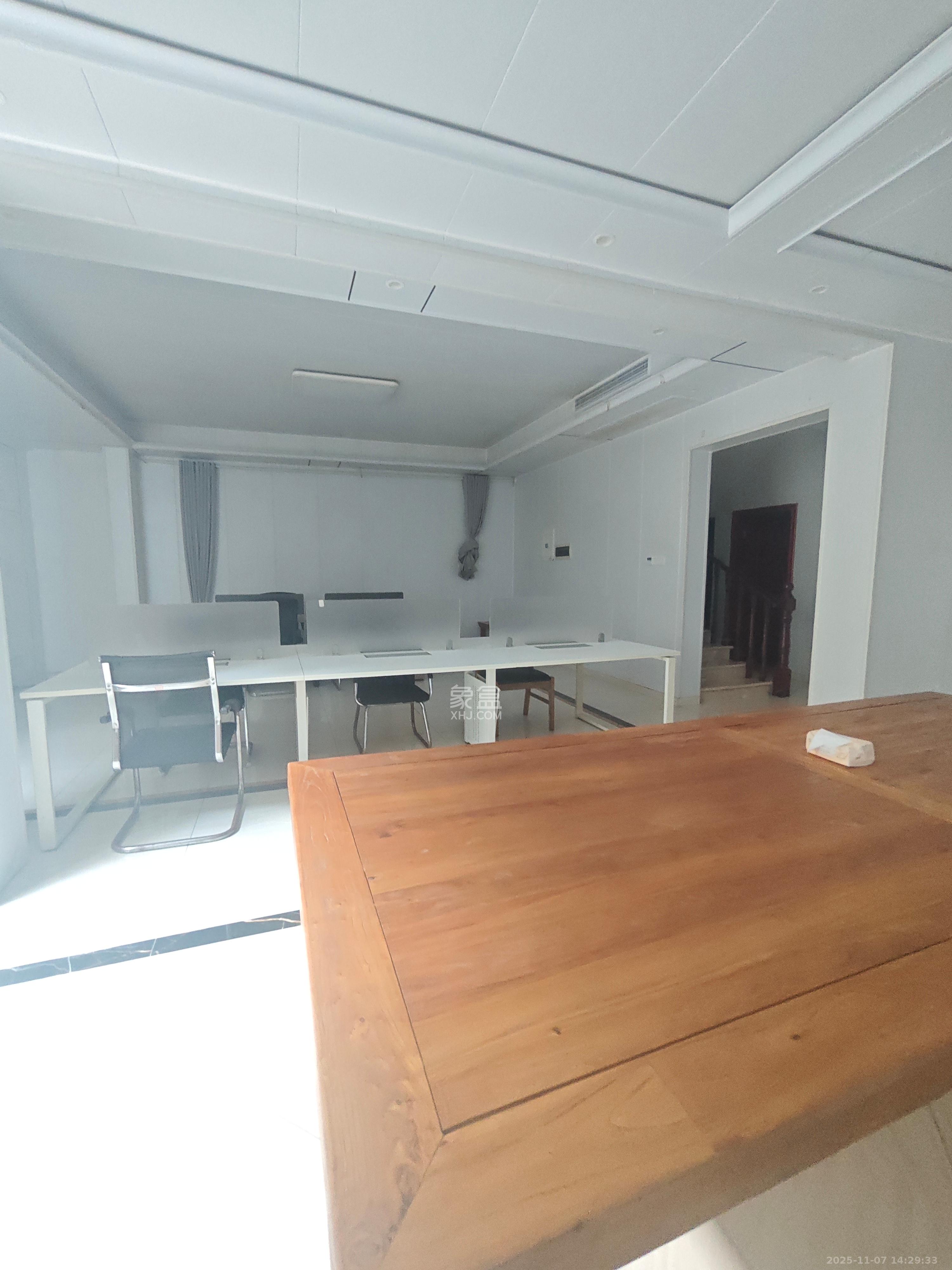 欧莱雅郡 5室2厅3卫 11500.0元/月 欧莱雅郡 5室2厅3卫 11500.0元/月室内图