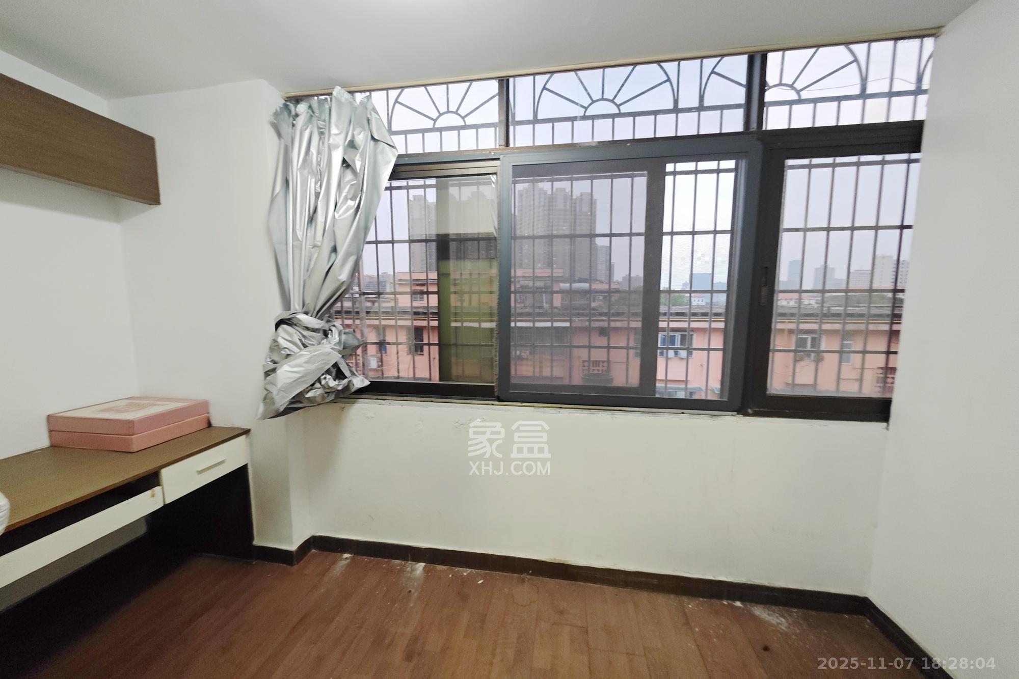 赤岗小区（一二三片）  3室2厅1卫    49.8万阳台