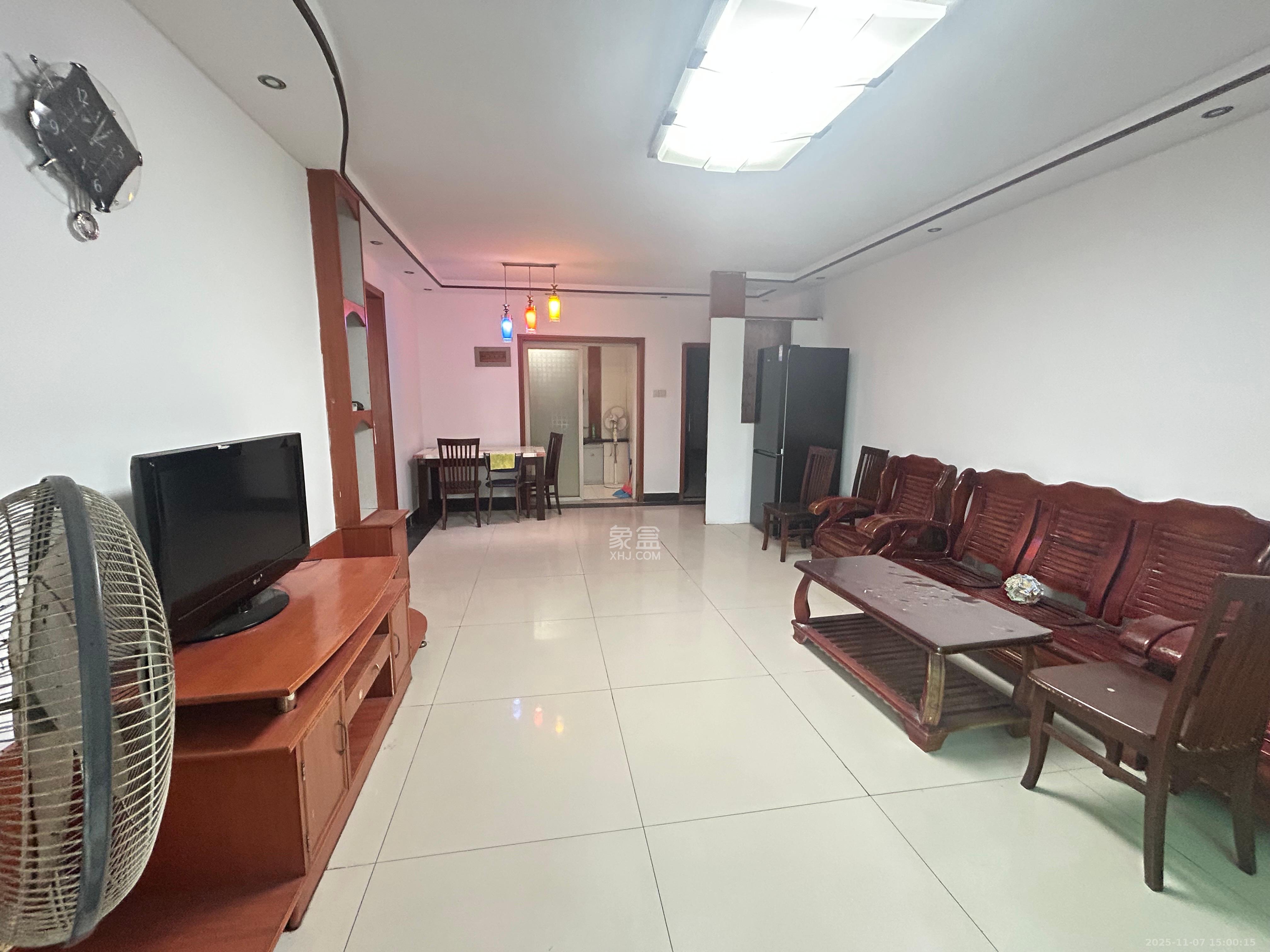 麓谷加州阳光  2室2厅1卫    2000.0元/月