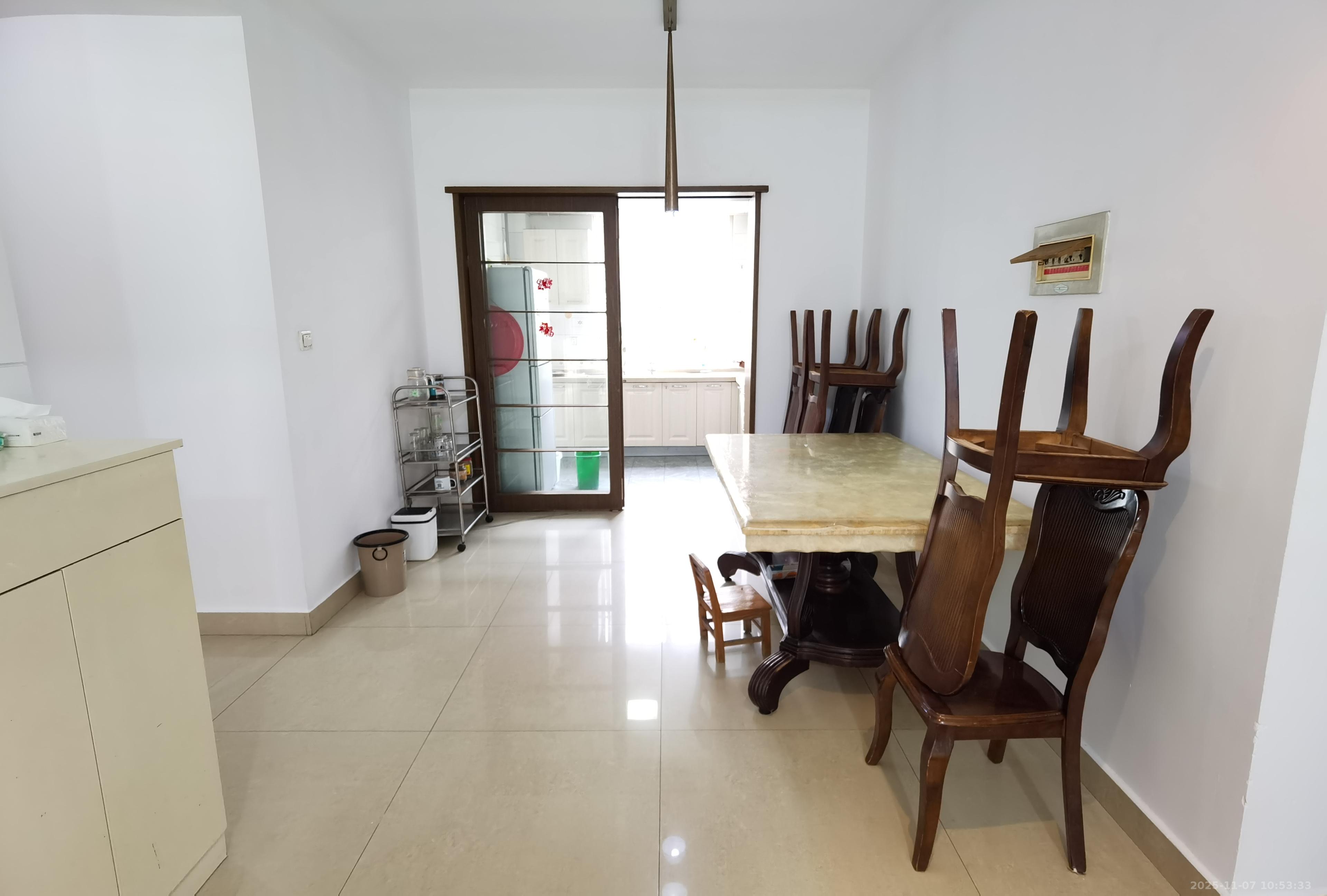 枫林绿洲  3室2厅2卫    2400.0元/月室内图