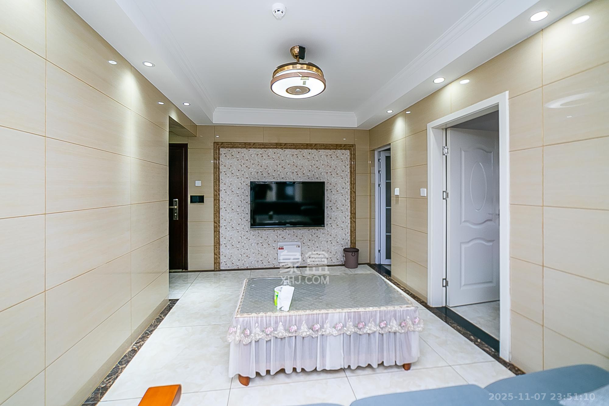 天鸿天府(天鸿中央大院) 2室1厅1卫 57.5万 天鸿天府(天鸿中央大院) 2室1厅1卫 57.5万客厅